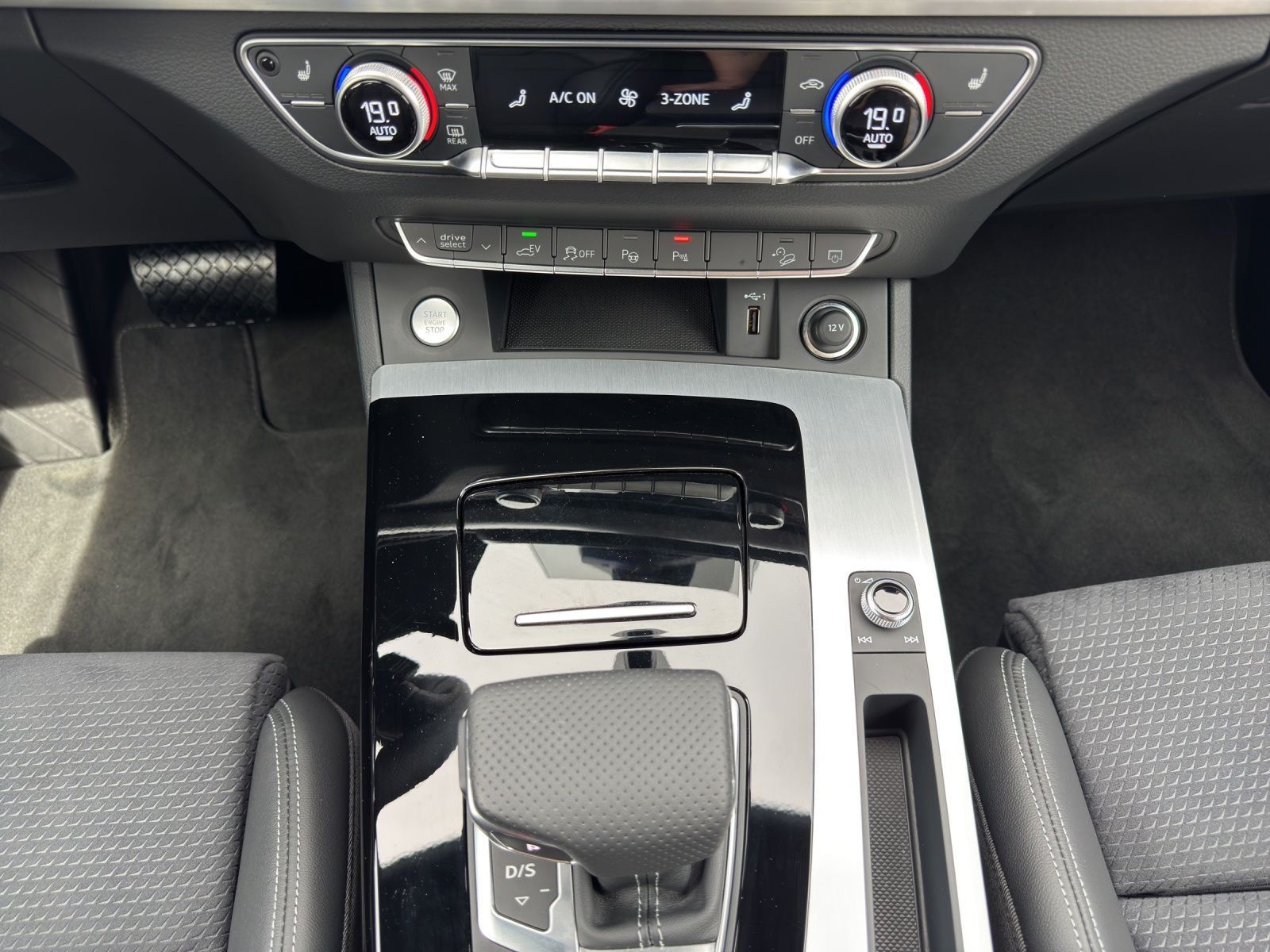 Audi Q5 55 TFSIe quattro S-LINE*NAVI-PLUS*MATRIX*KAME
