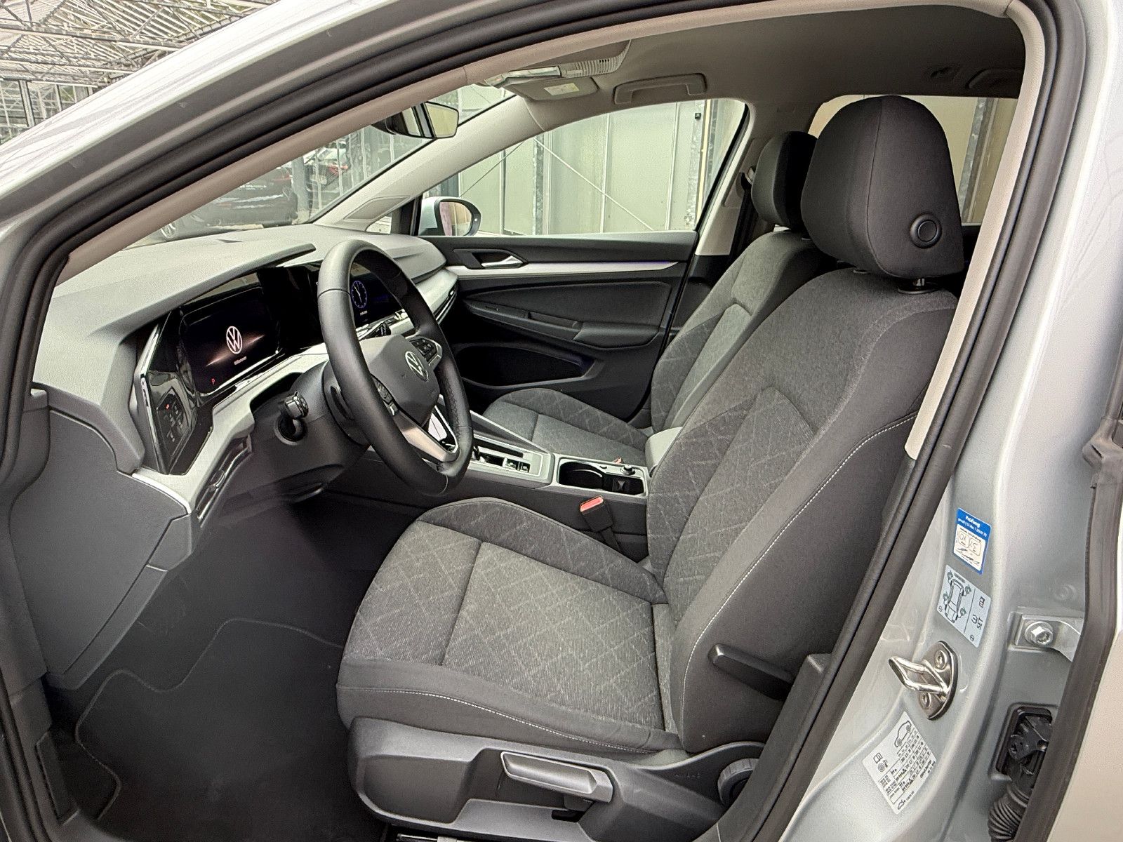 Volkswagen Golf VIII Var. TDI DSG Life - Samsaru's Car Outlet
