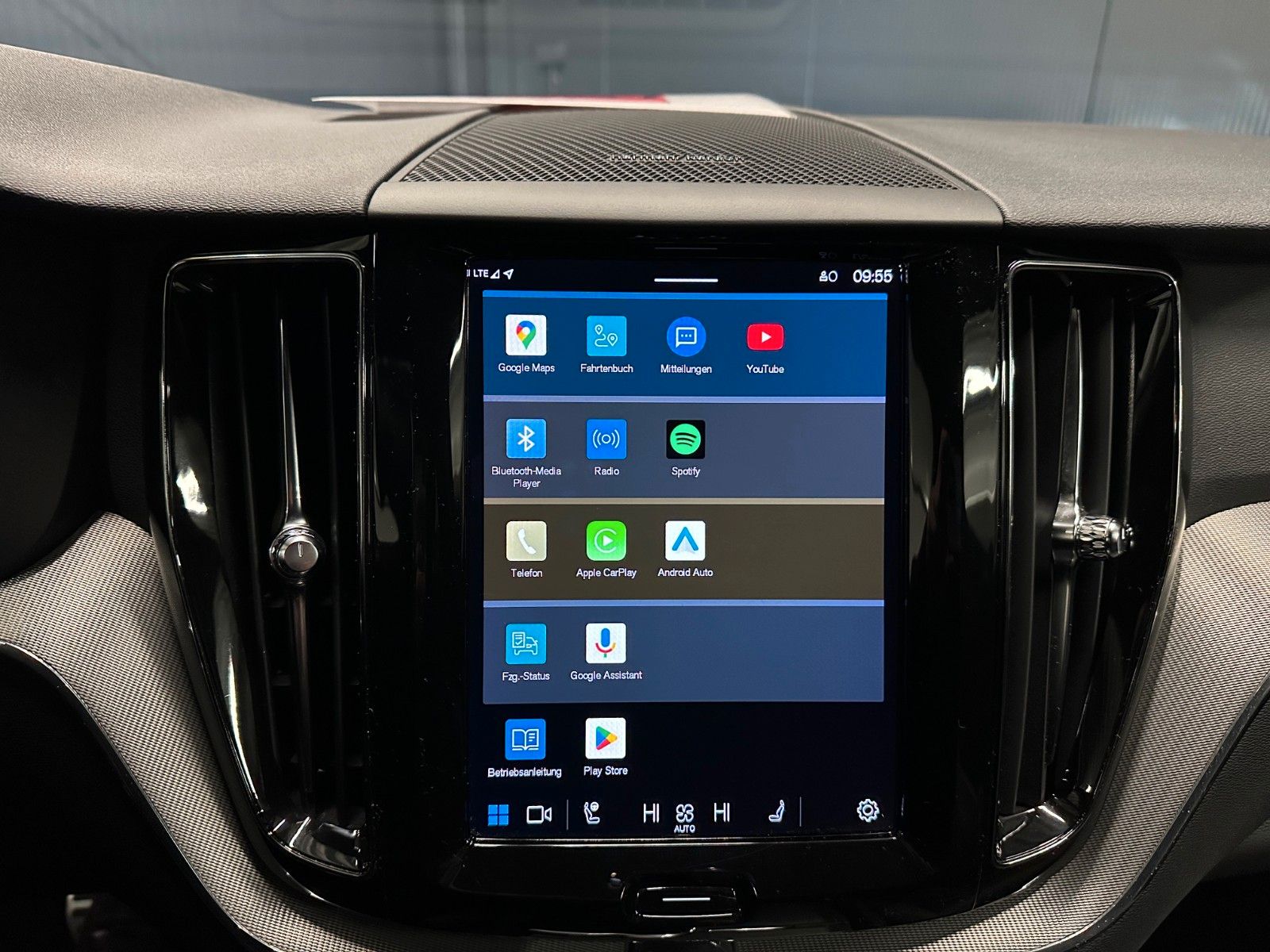 Volvo XC60 R-Design AWD *19Zoll*AHK*360°*Harman/Kardon