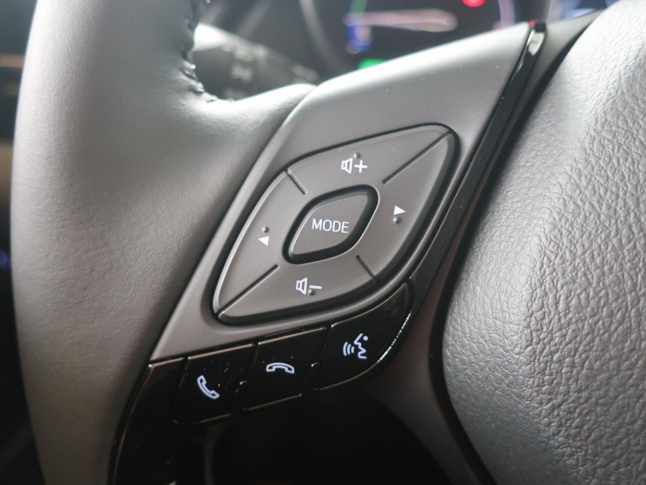 Toyota C-HR 2.0 VVTI HYBRID TEAM D NAVI*PDC*KAMERA