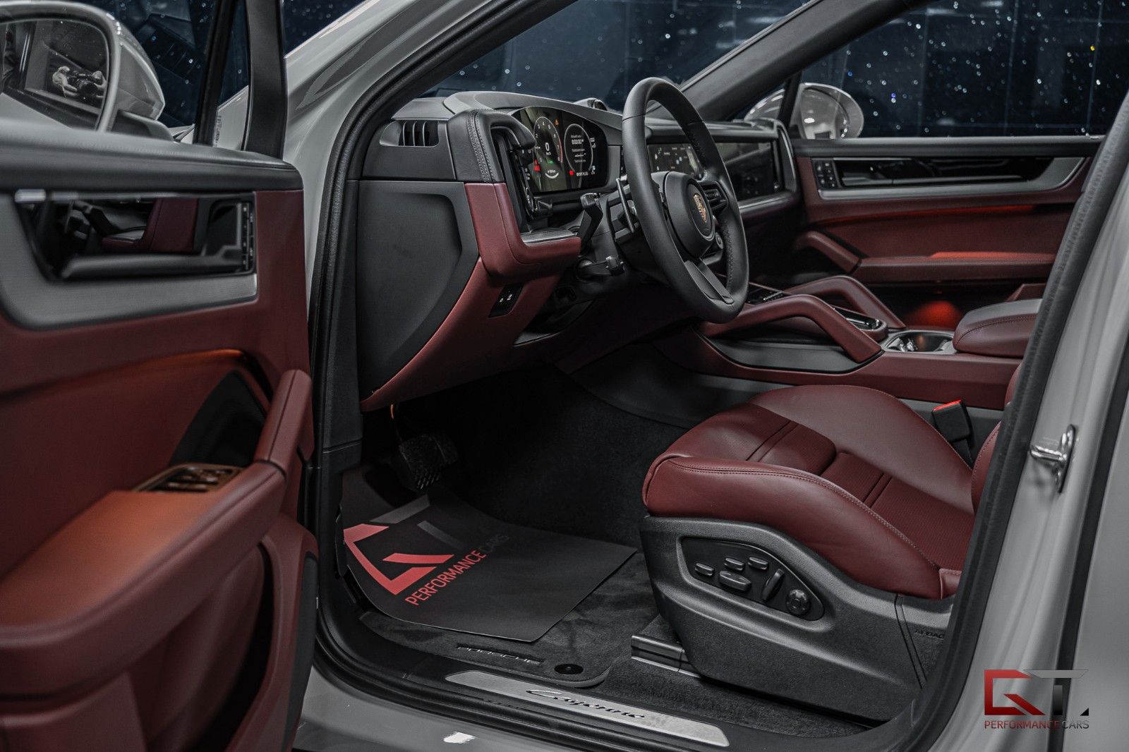 Porsche Cayenne E-Hyb Coupé 2025 Club SportDesign 18 Way