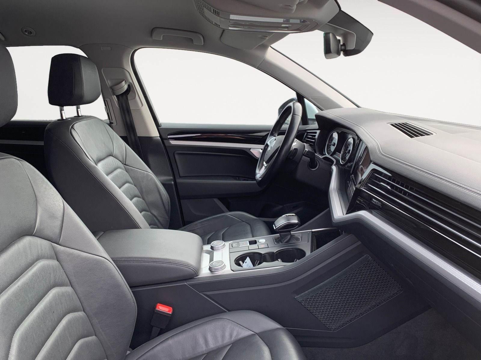 Volkswagen Touareg 3.0 TDI 4Motion - Samsaru's Car Outlet