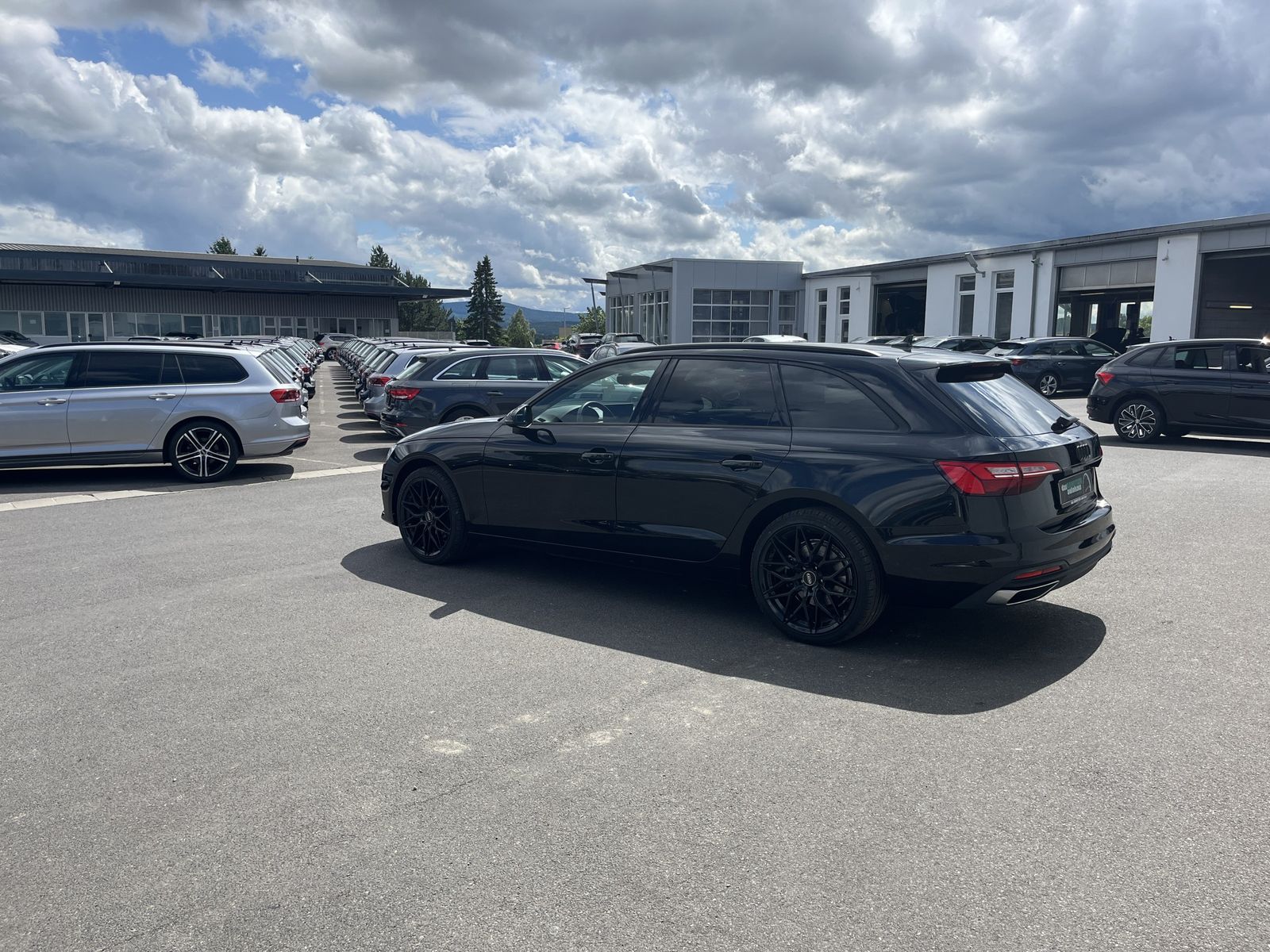 Audi A4 Avant 35 2.0 TFSI S-Line Optik Blackline - Samsaru's Car Outlet