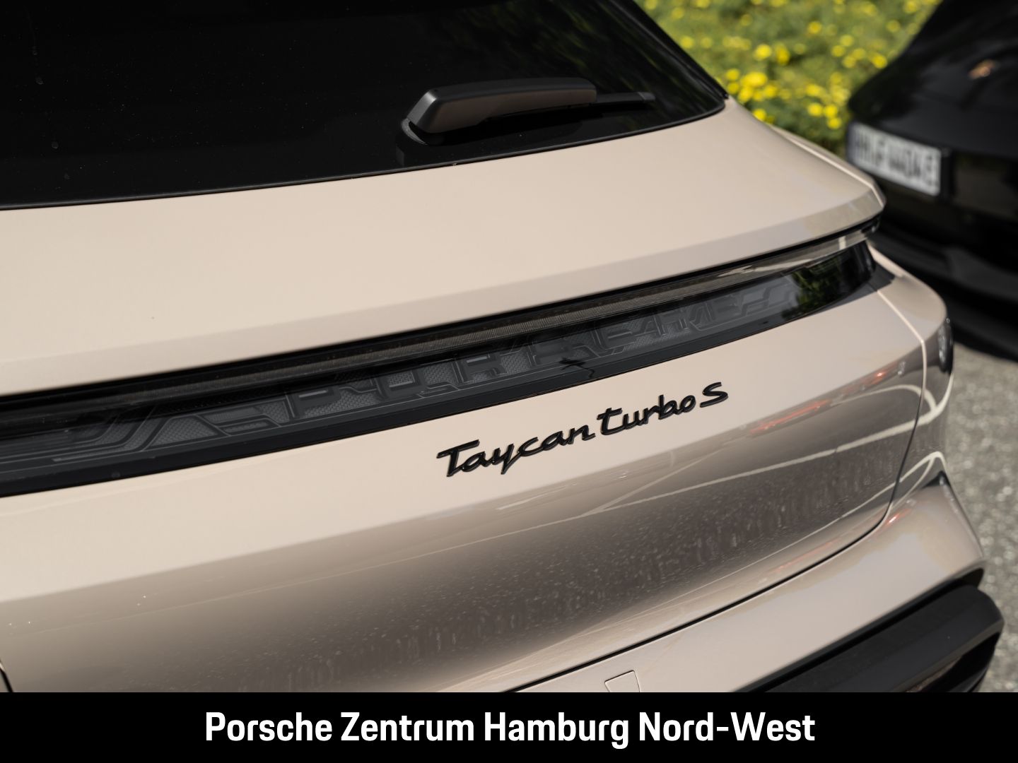 Porsche Taycan Turbo S Cross Turismo Burmester HUD PDCC