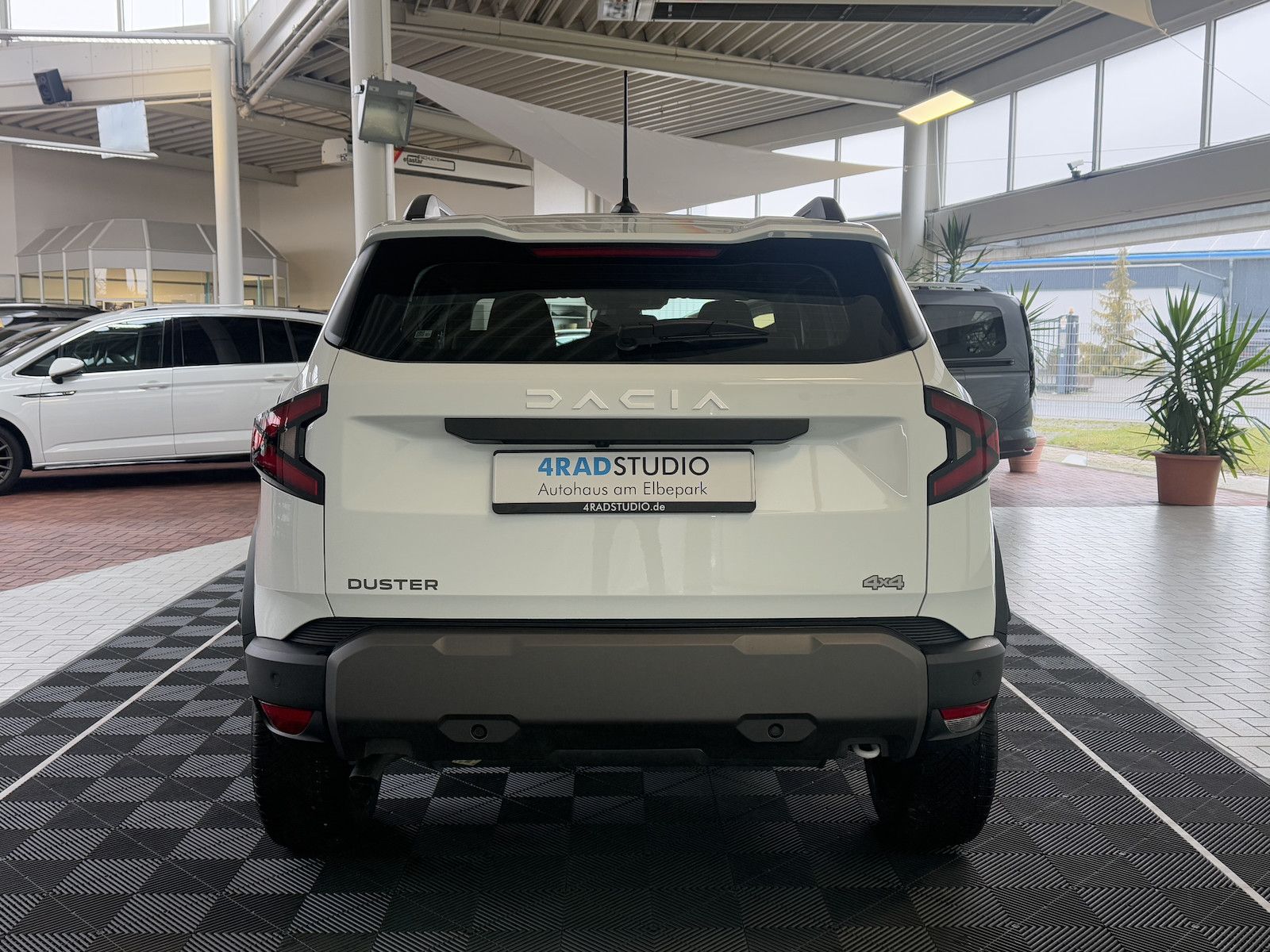 Dacia Duster III TCe 130 EXPRESSION 4x4 - Samsaru's Car Outlet