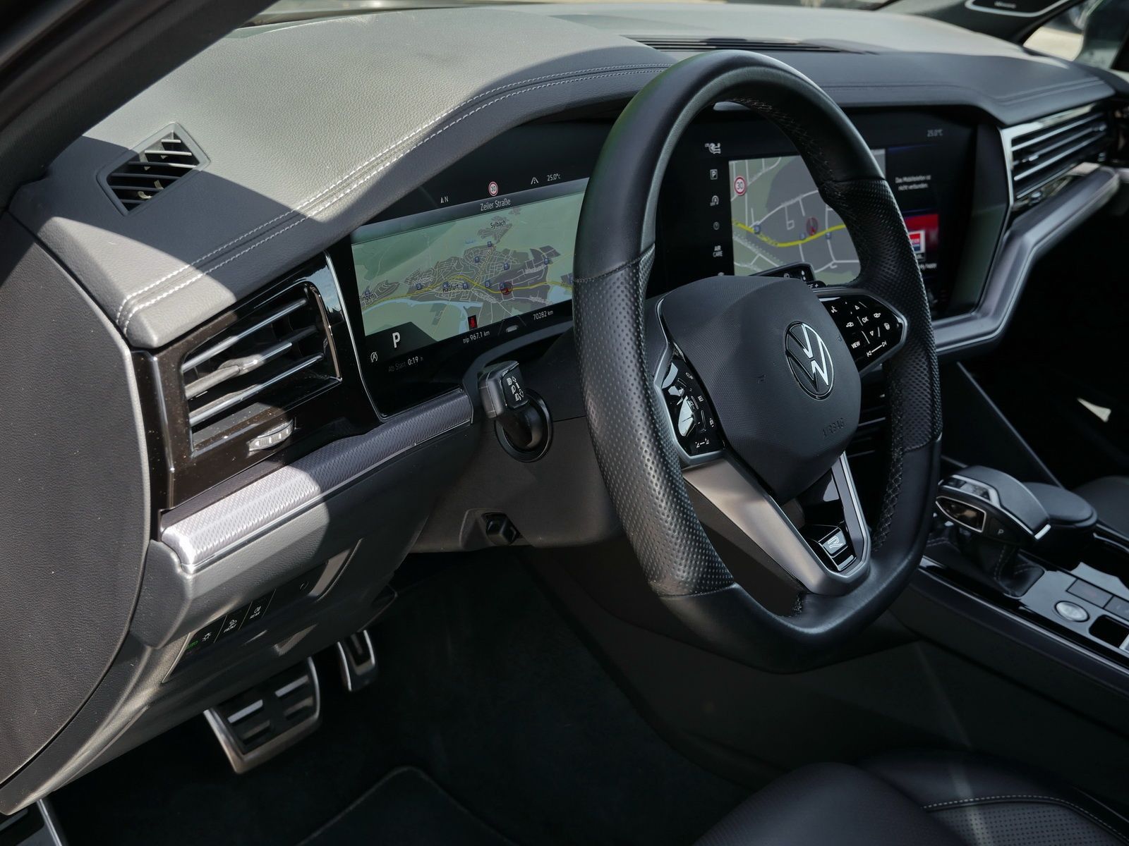 Volkswagen Touareg R-Line 3.0 TDI - Samsaru's Car Outlet