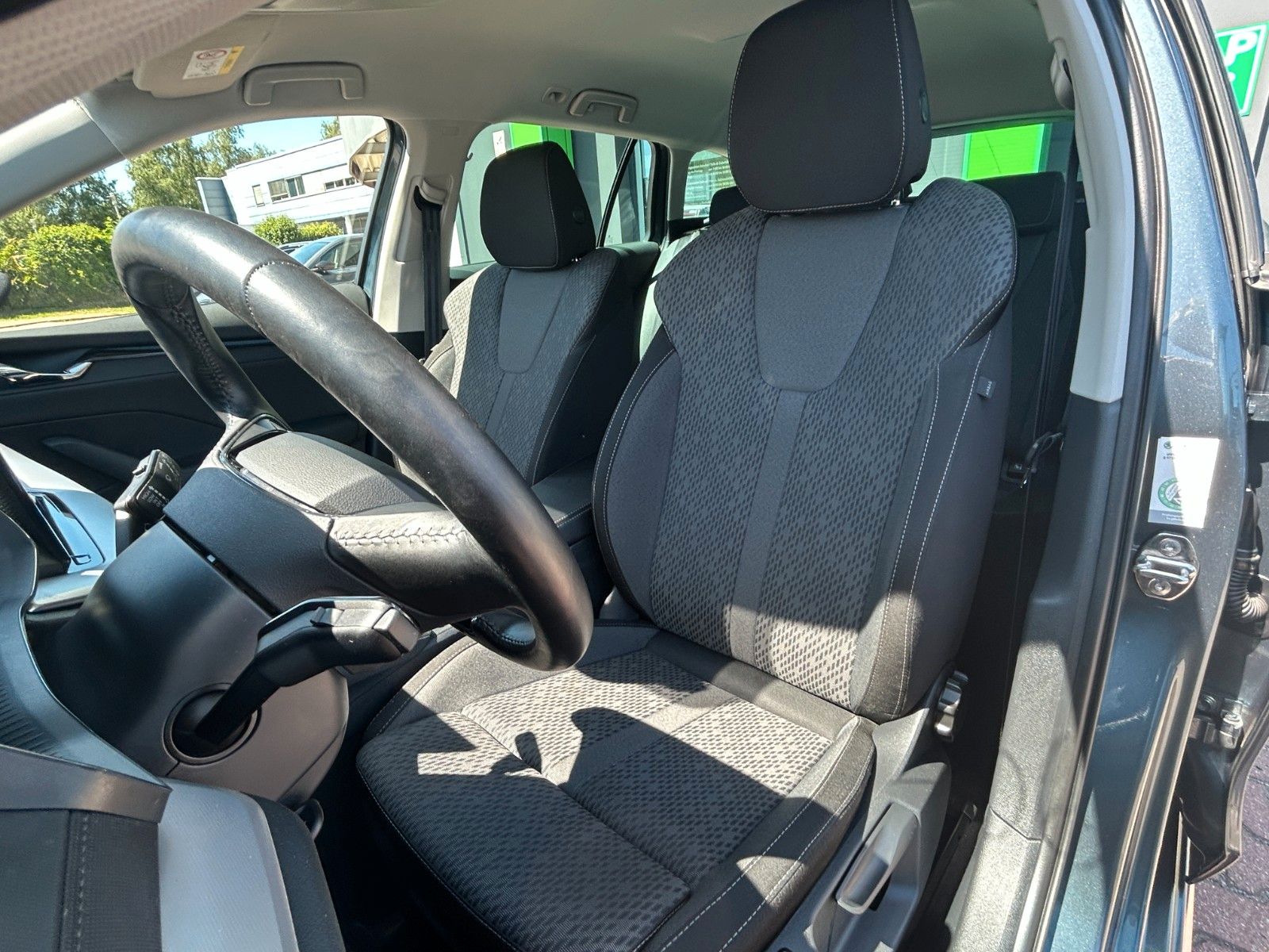 Skoda OCTAVIA Combi 1.5 TSI - Samsaru's Car Outlet