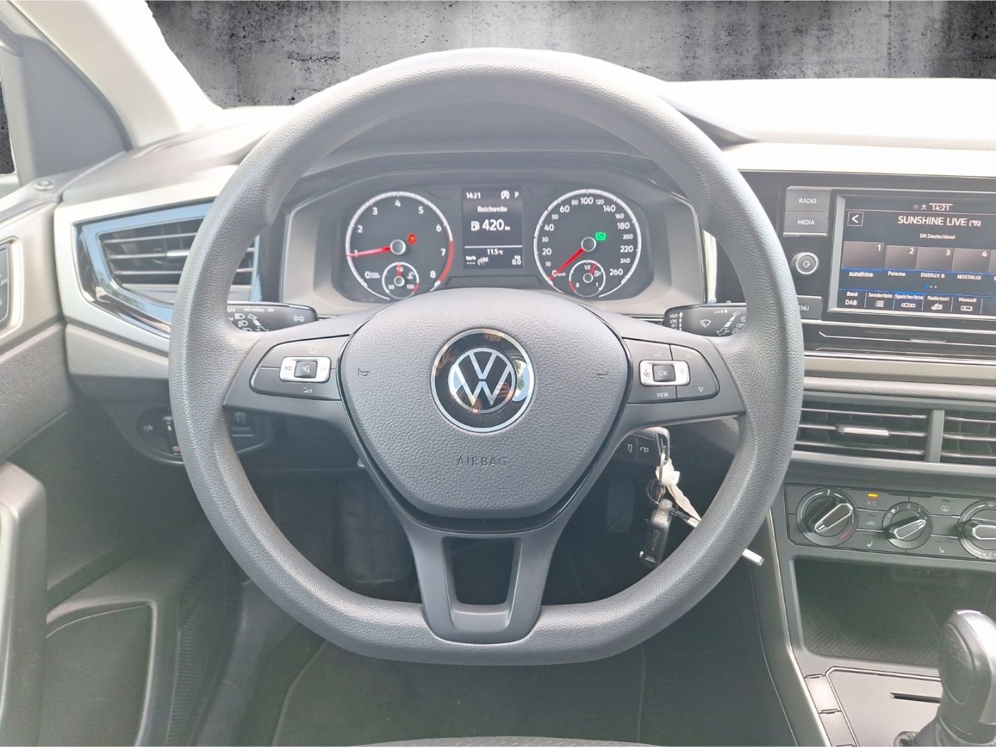 Volkswagen Polo VI 1.0 TSI Comfortline - Samsaru's Car Outlet