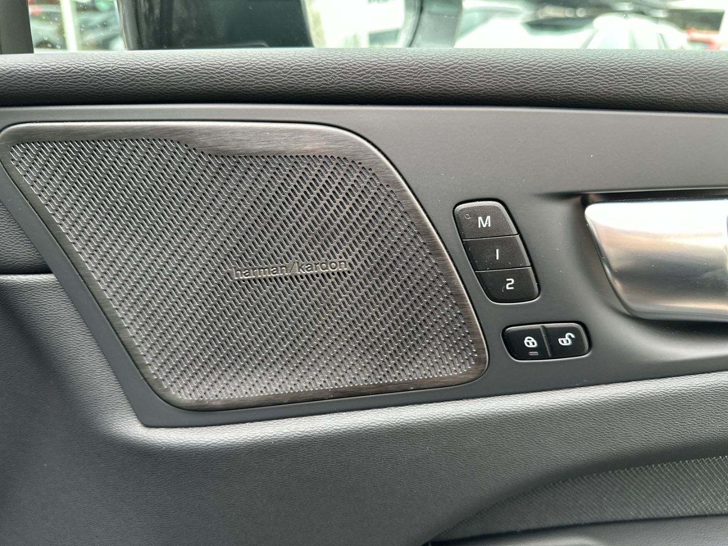 Volvo XC60 Recharge T6 Plus Black Edition AHK ACC