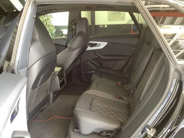 Audi Q8 55 TFSI quat. S line - Samsaru's Car Outlet