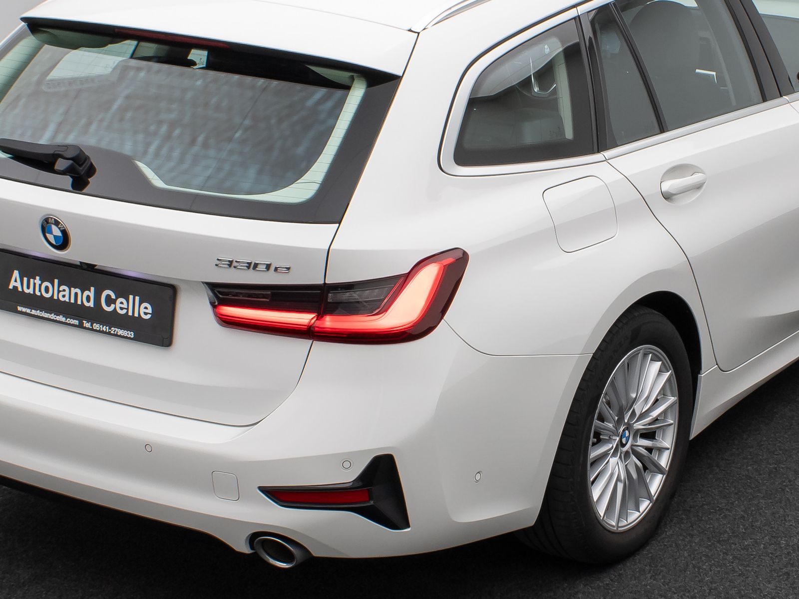 BMW 330e xD Sport Line - Samsaru's Car Outlet