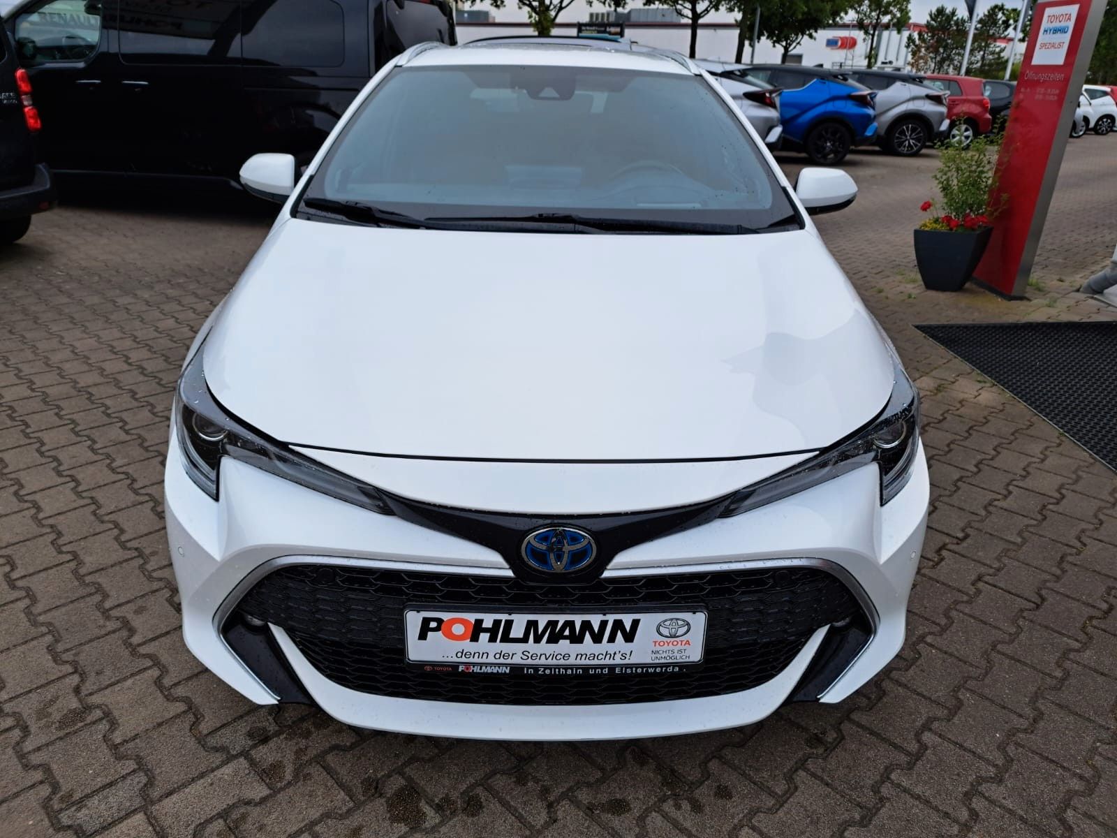 Toyota Corolla Touring Sports Hybrid Lounge - Samsaru's Car Outlet