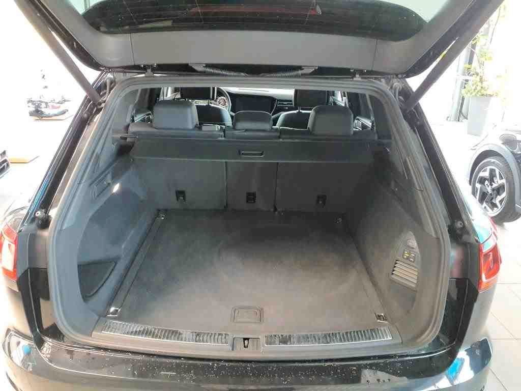 Volkswagen Touareg 3.0 TDI R-LINE BLACK - Samsaru's Car Outlet