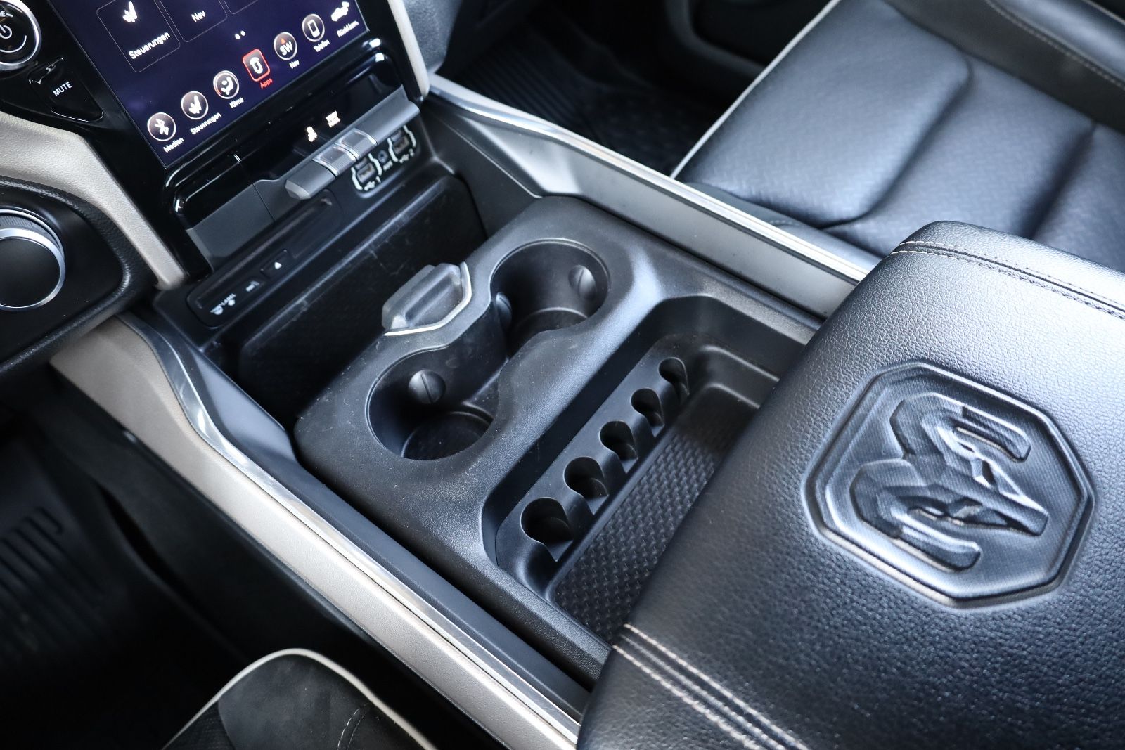 Dodge RAM 5.7 BigHorn/BRCGAS/AHK/SHZ/SBL/NAVI/TEMP/R20