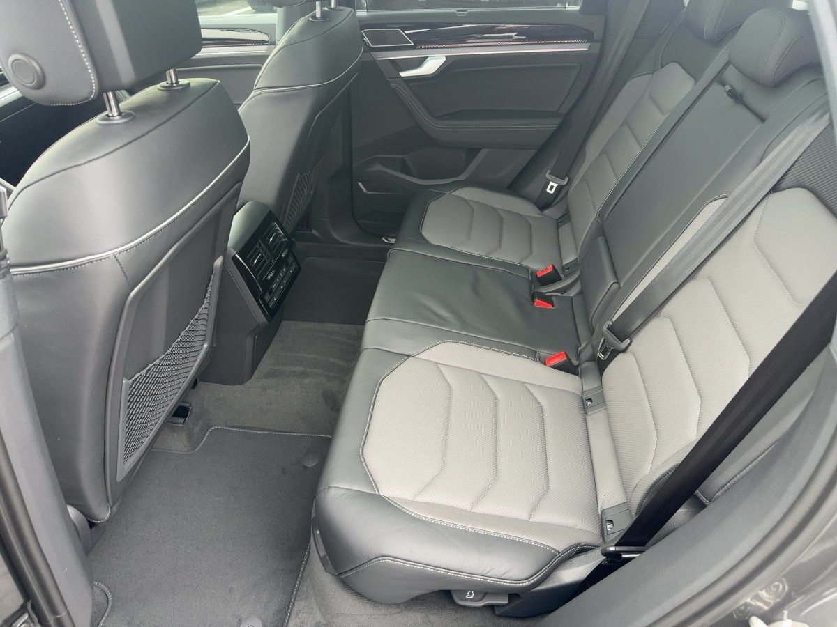Volkswagen Touareg R-Line V6 TDI 4MOTION - 8-Gang-Automatik