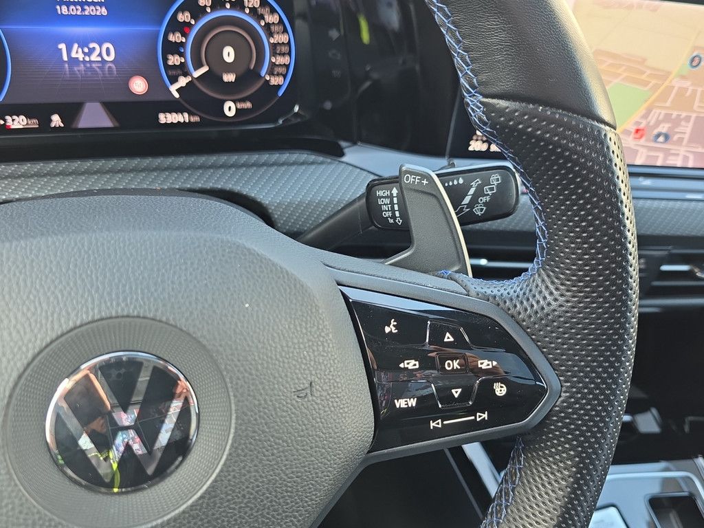 Volkswagen Golf VIII R Variant 2.0 TSI 4Motion HUD AHK PANO