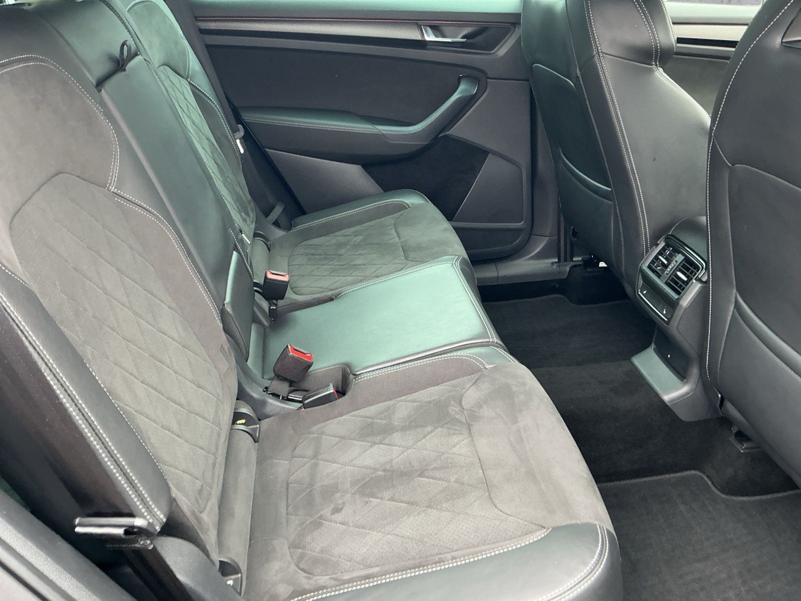 Skoda Kodiaq 2.0 TSI 4x4 DSG SPORTLINE NAVI+AHK+STDHZG