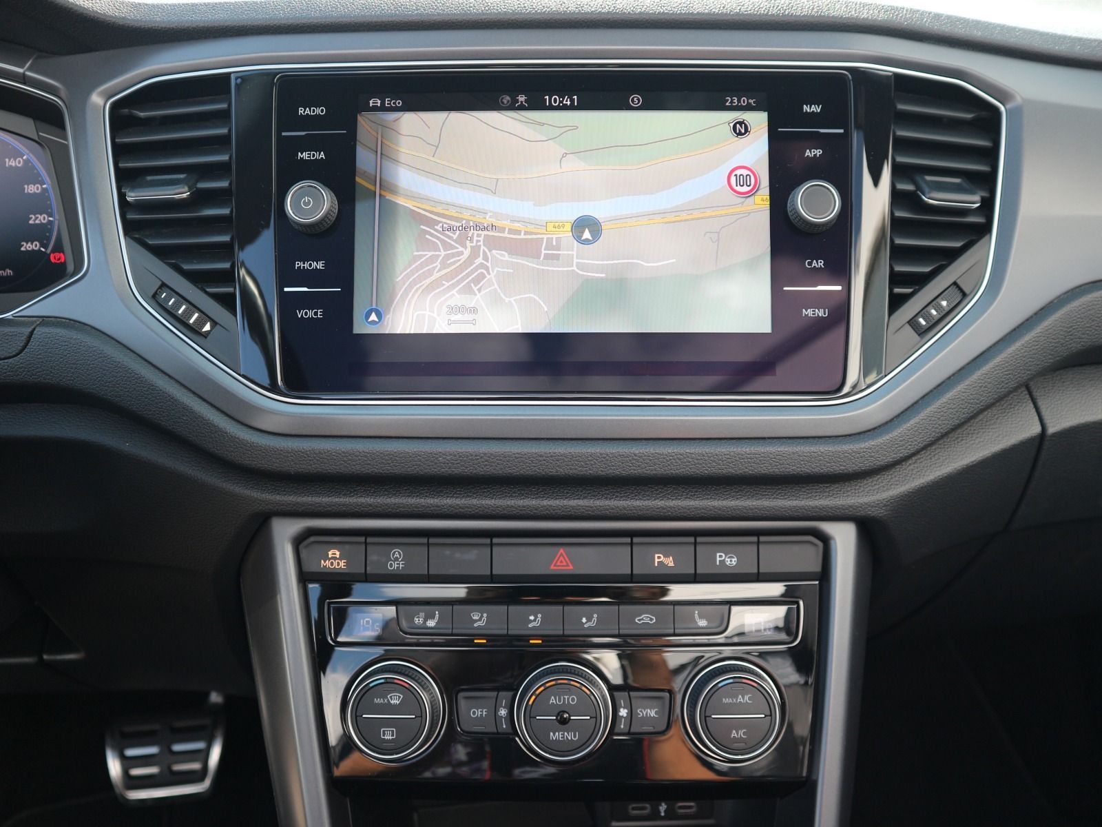 Volkswagen T-Roc R-Line 1.5 TSI DSG - Samsaru's Car Outlet