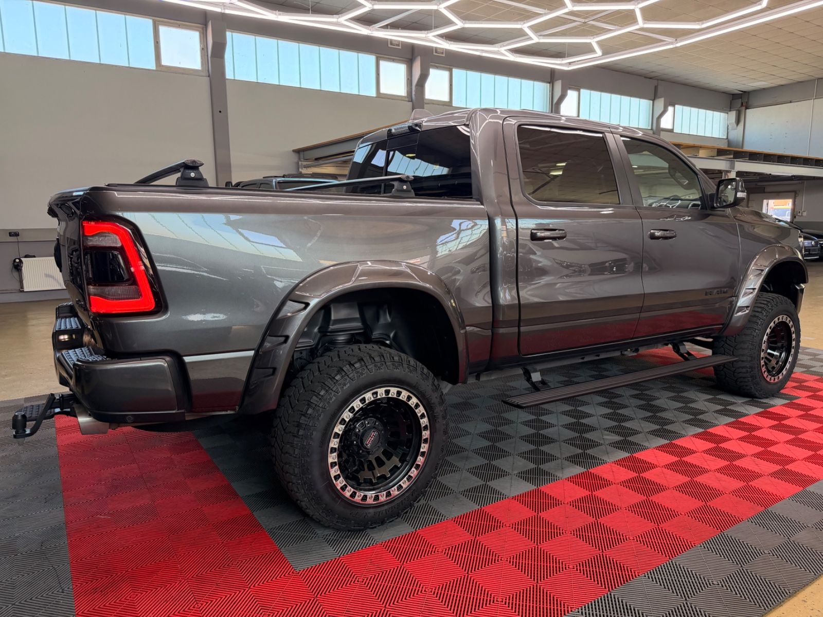 Dodge RAM 1500 5.7 4X4 LARAMIE PANO LPG MonsterTruck