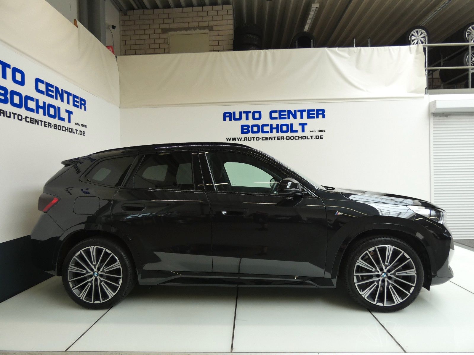 BMW X1 23d xDrive M Sportpaket - Samsaru's Car Outlet