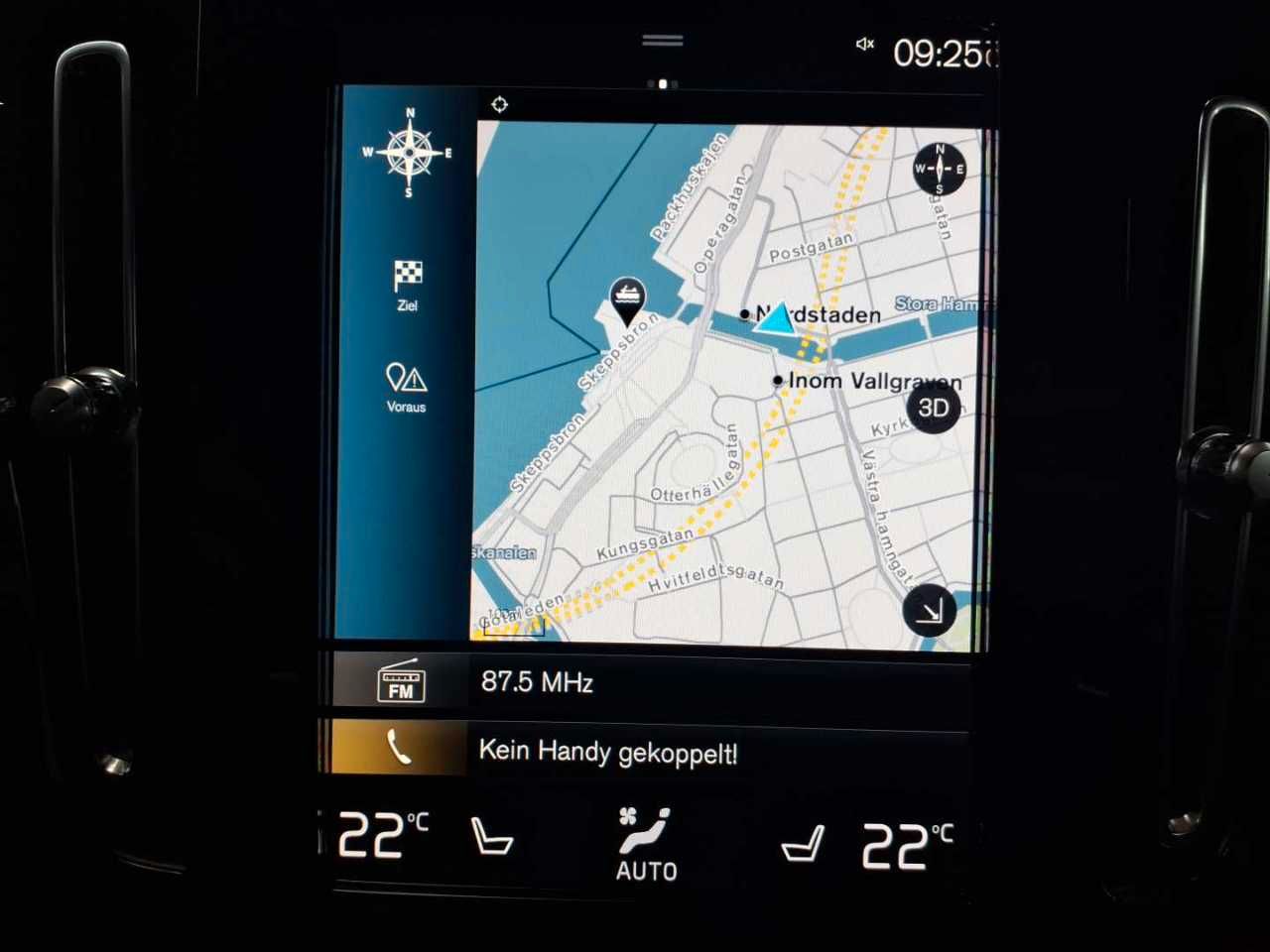 Volvo XC40 T4 Recharge DKG Plus Bright AHK 19"