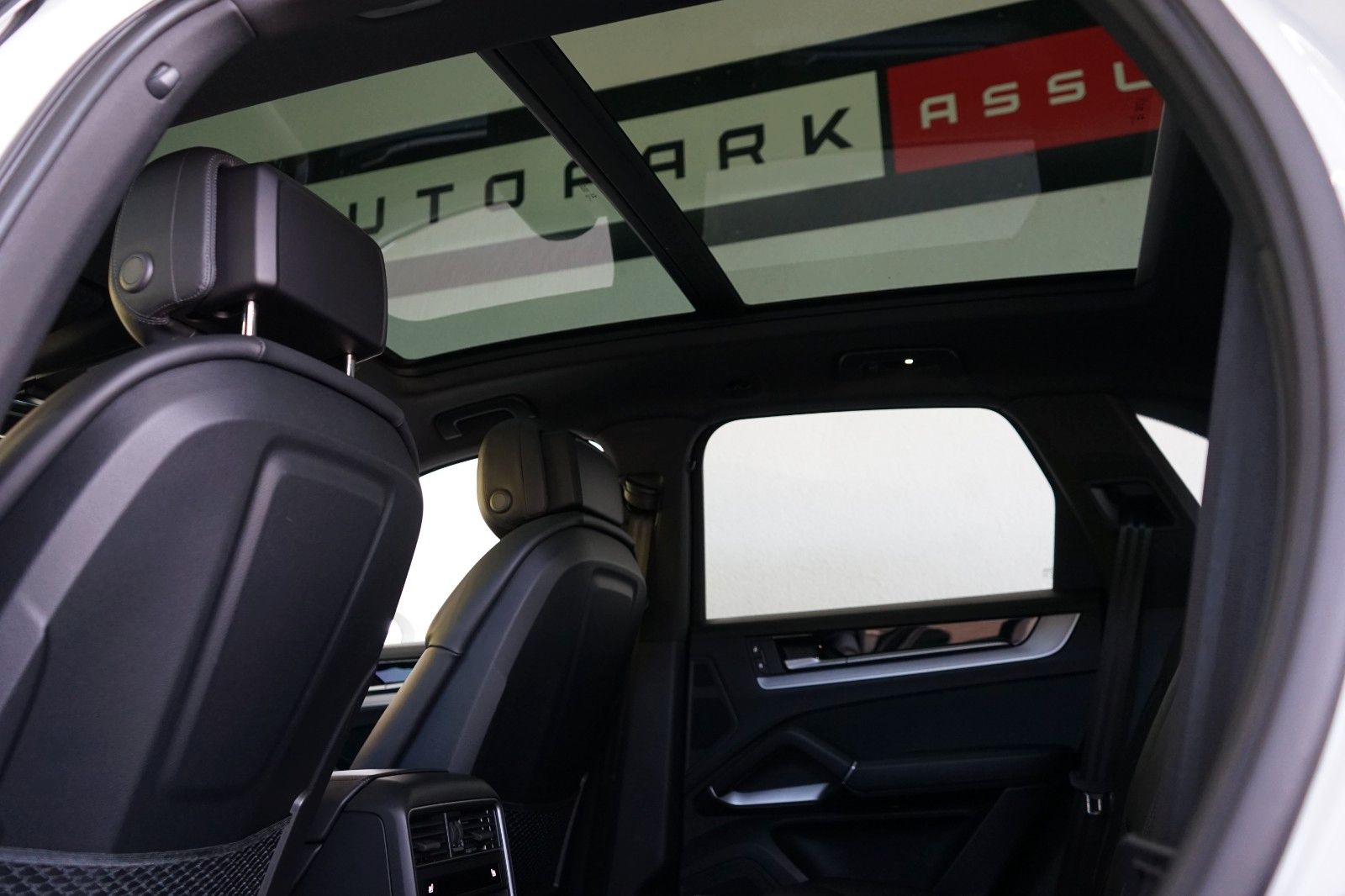 Porsche Cayenne S E-Hybrid/SportDesign/HD/PDCC/Mega-Spec