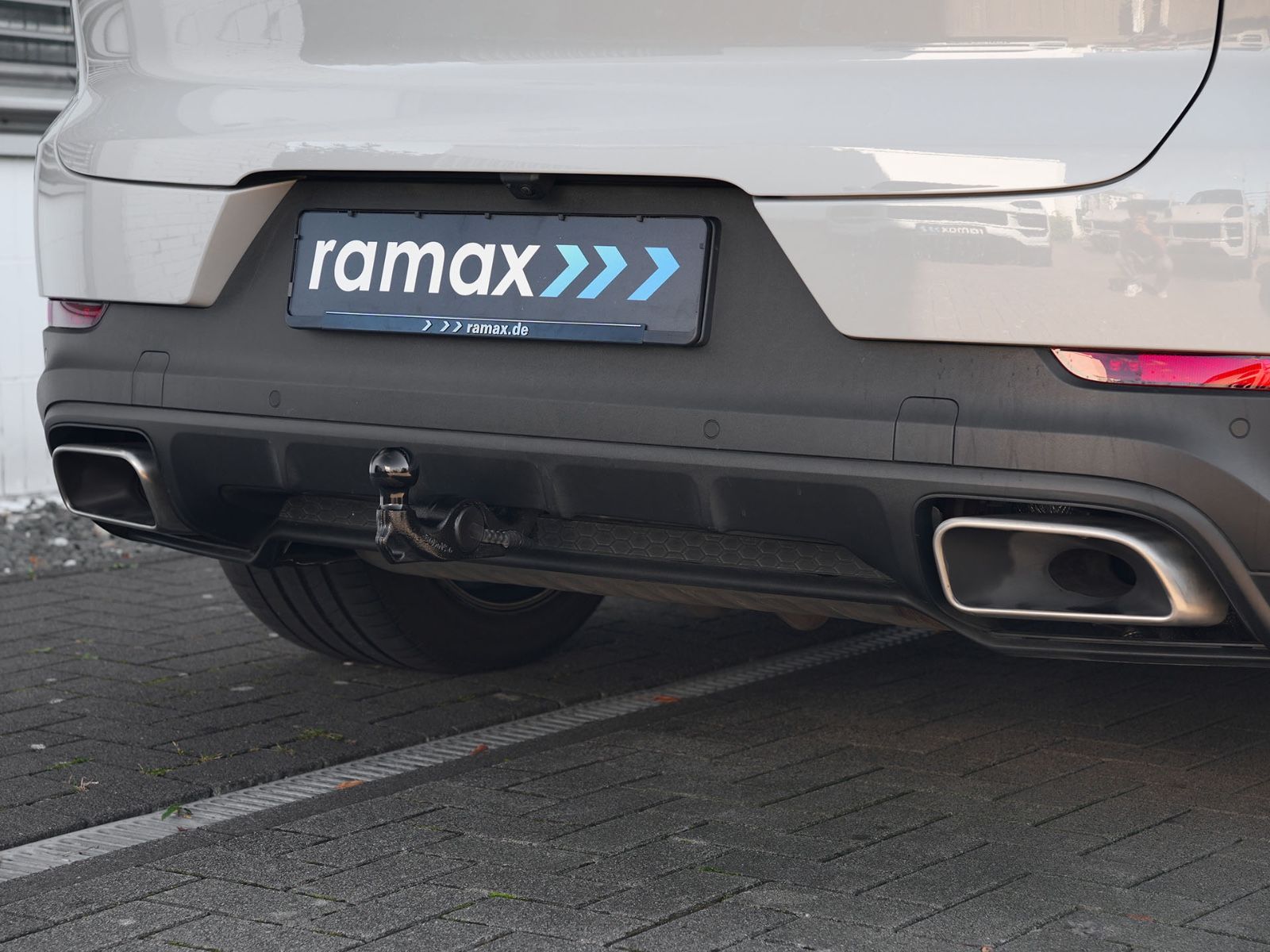 Porsche E-Hybrid INNODRIVE-LUFTF.-PANO-AHK-MASSAGE-VOLL