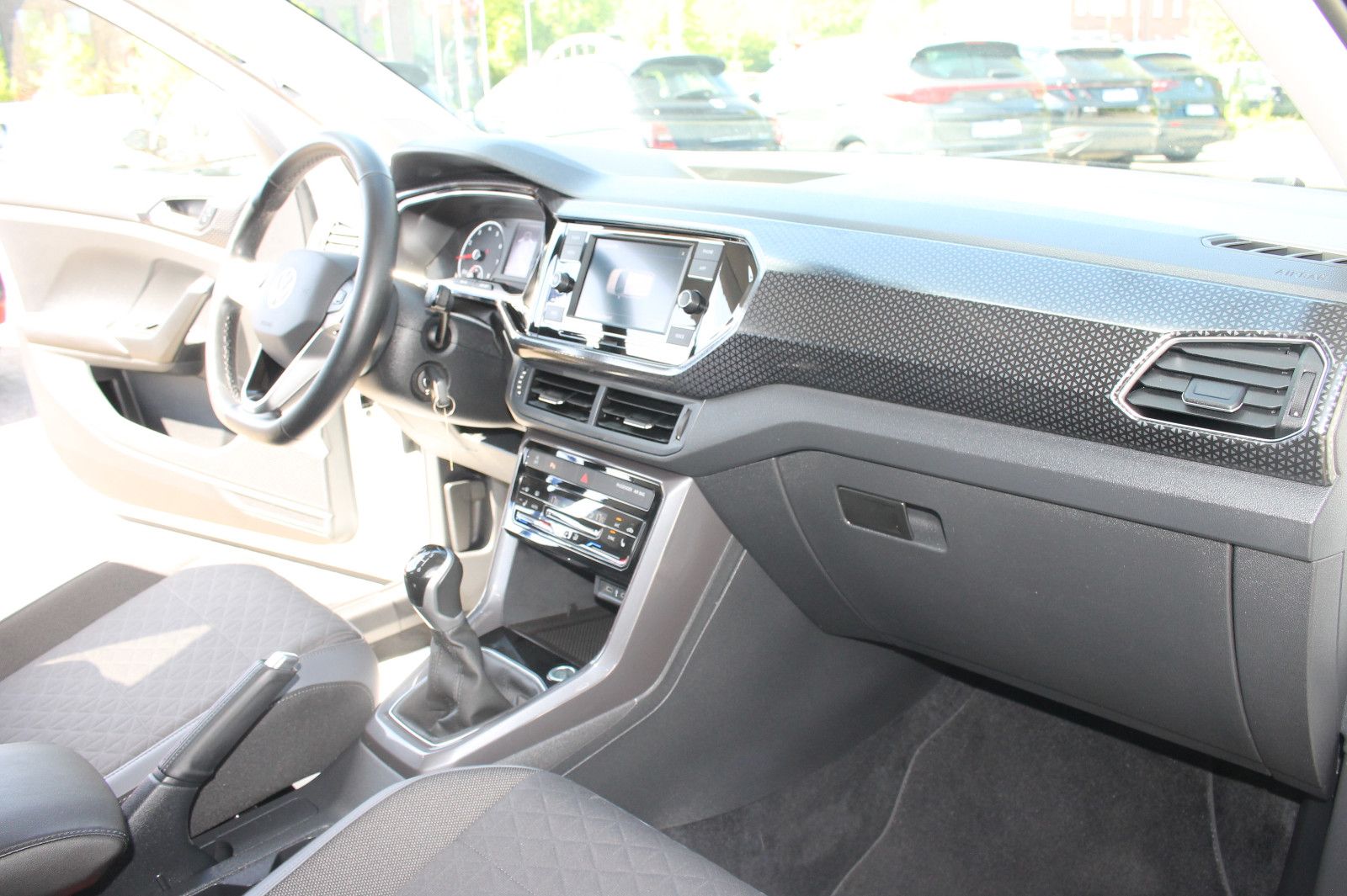 Volkswagen T-Cross Style - Samsaru's Car Outlet