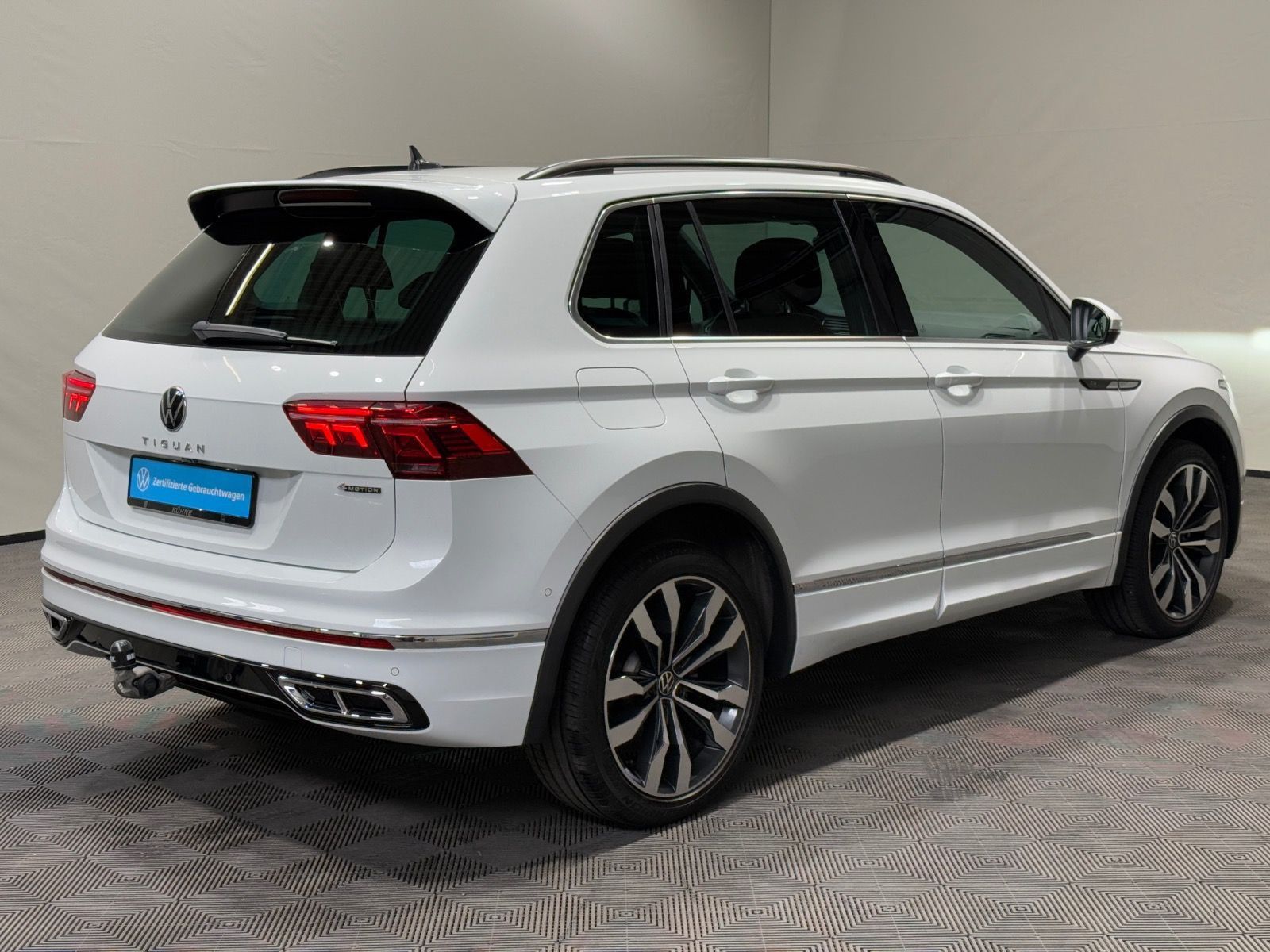 Volkswagen Tiguan R-Line 2.0 TDI DSG 4M - Samsaru's Car Outlet