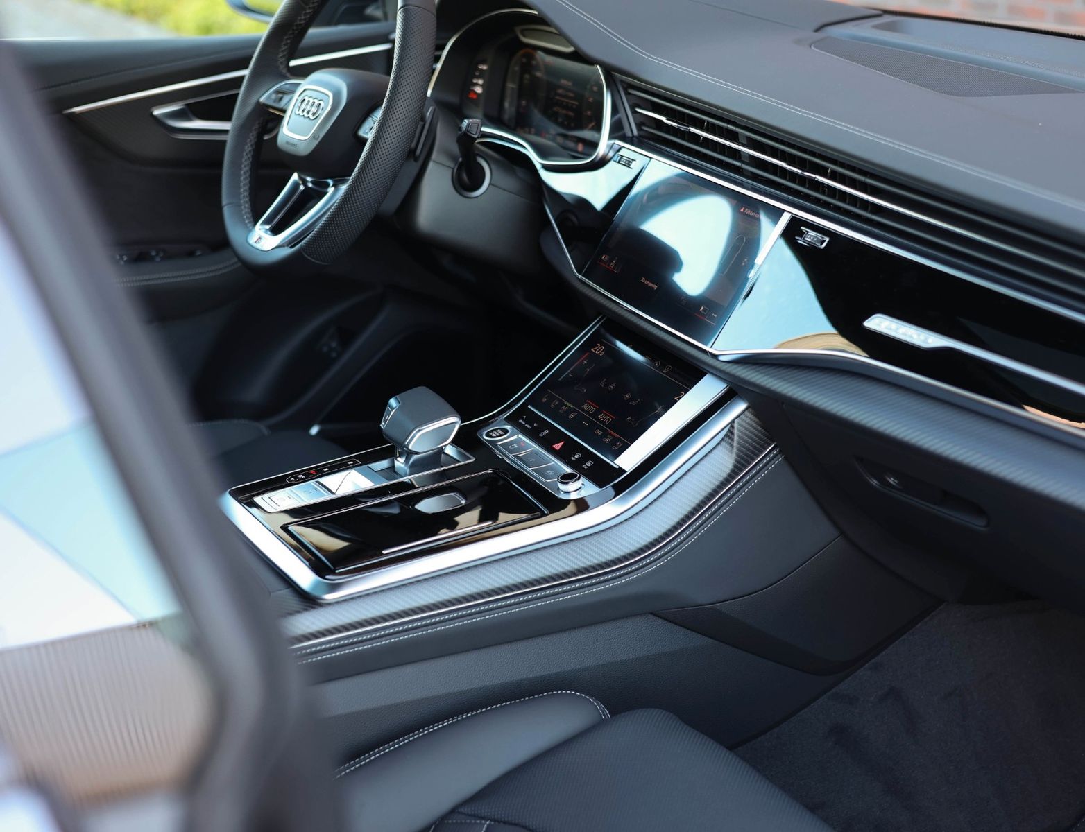 Audi Q8 60 TFSIe Quattro Advanced - Samsaru's Car Outlet