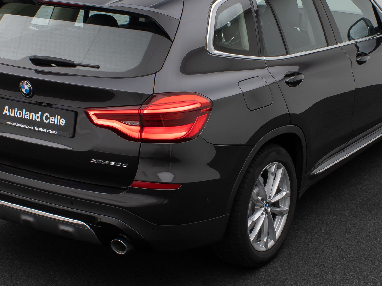 BMW X3 xD30d LuxuryLine - Samsaru's Car Outlet