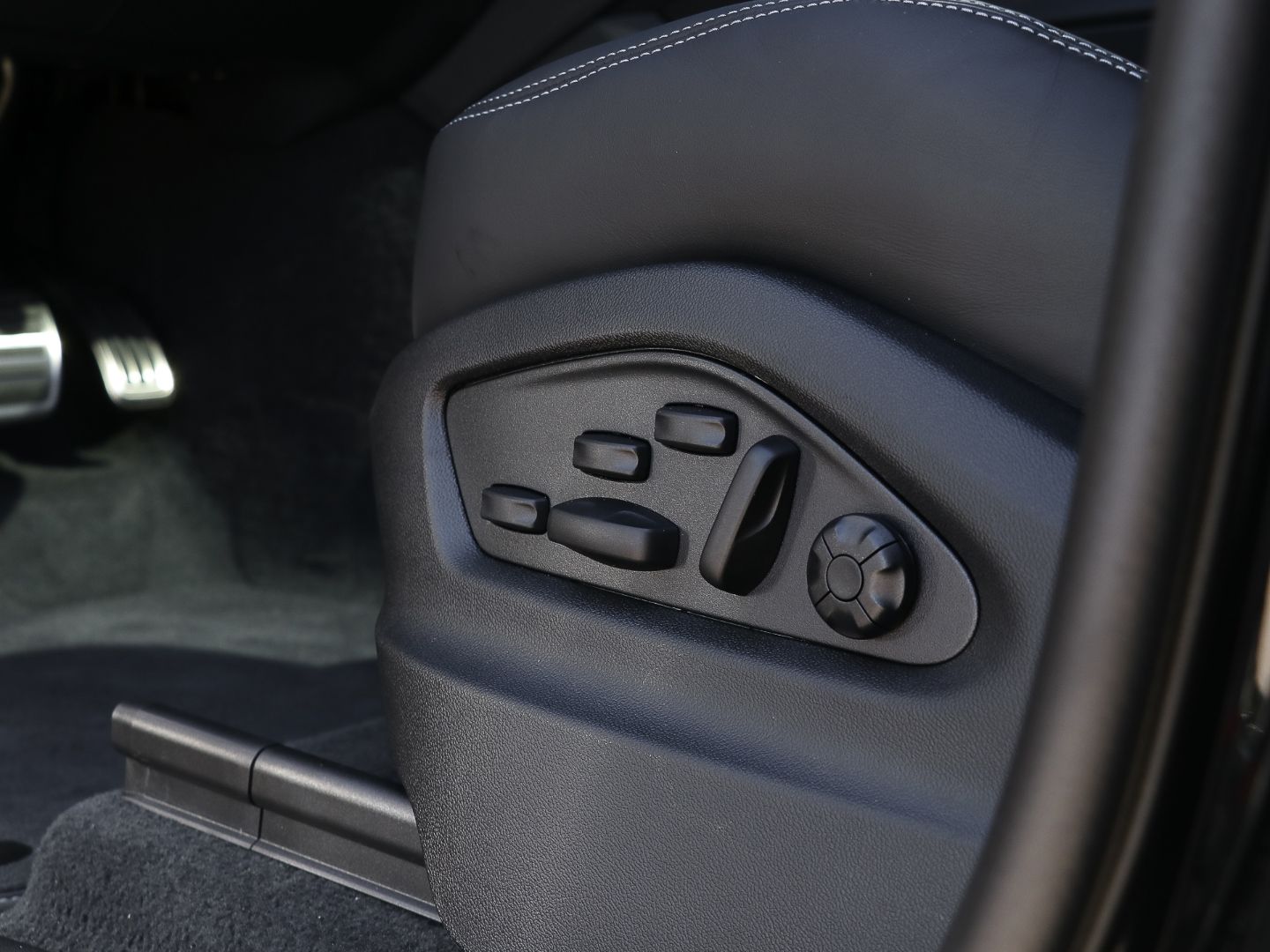 Porsche Cayenne GTS Coupe Burmester HA-Lenkung InnoDrive