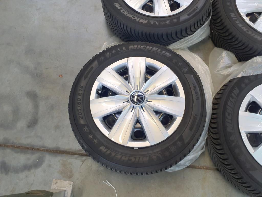 Volkswagen T-Roc Sport 1.5 TSI - Samsaru's Car Outlet
