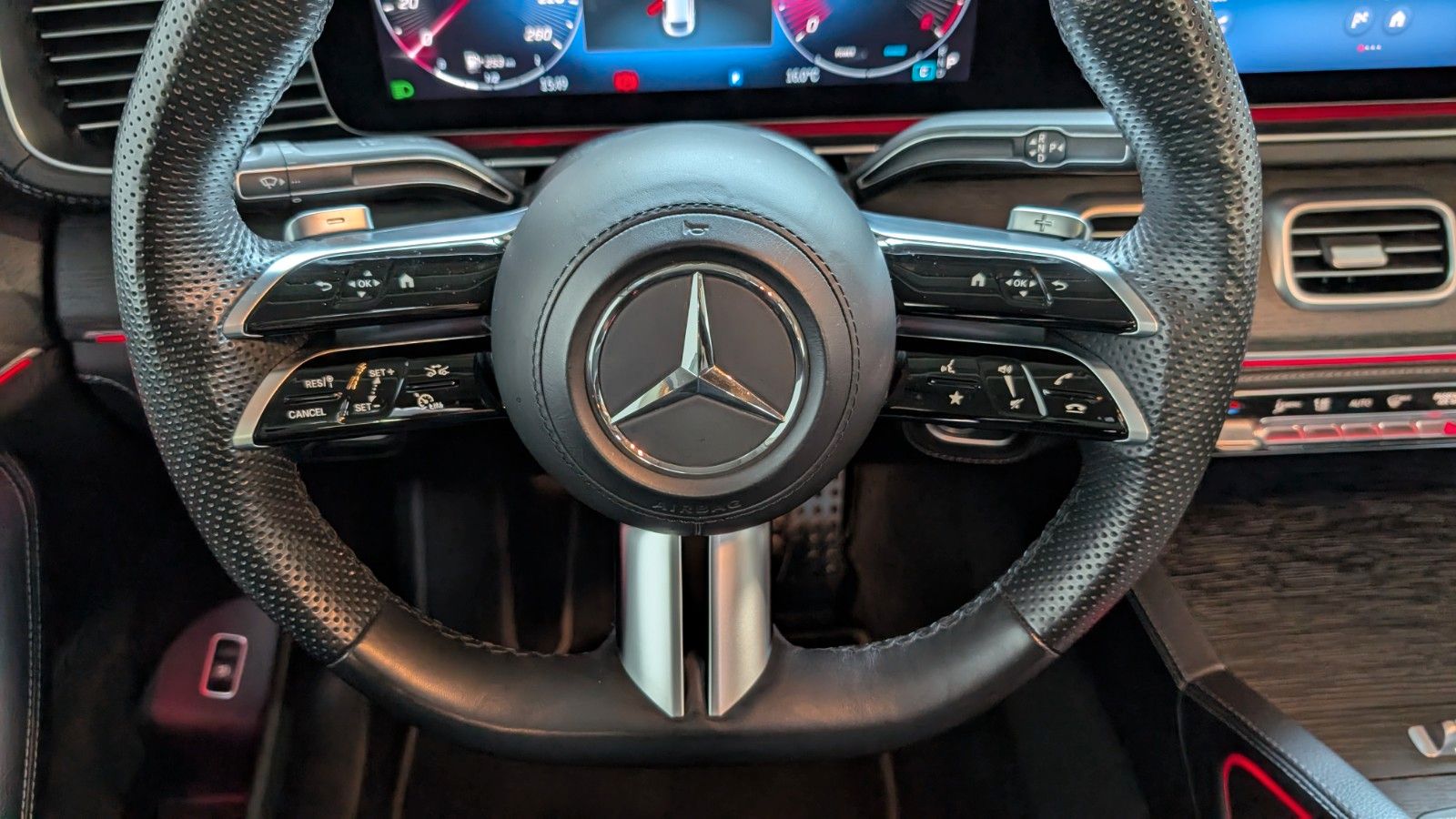 Mercedes-Benz GLE 300 d 4Matic Coupe AMG-MB100-AHK-PANO-DSTR+