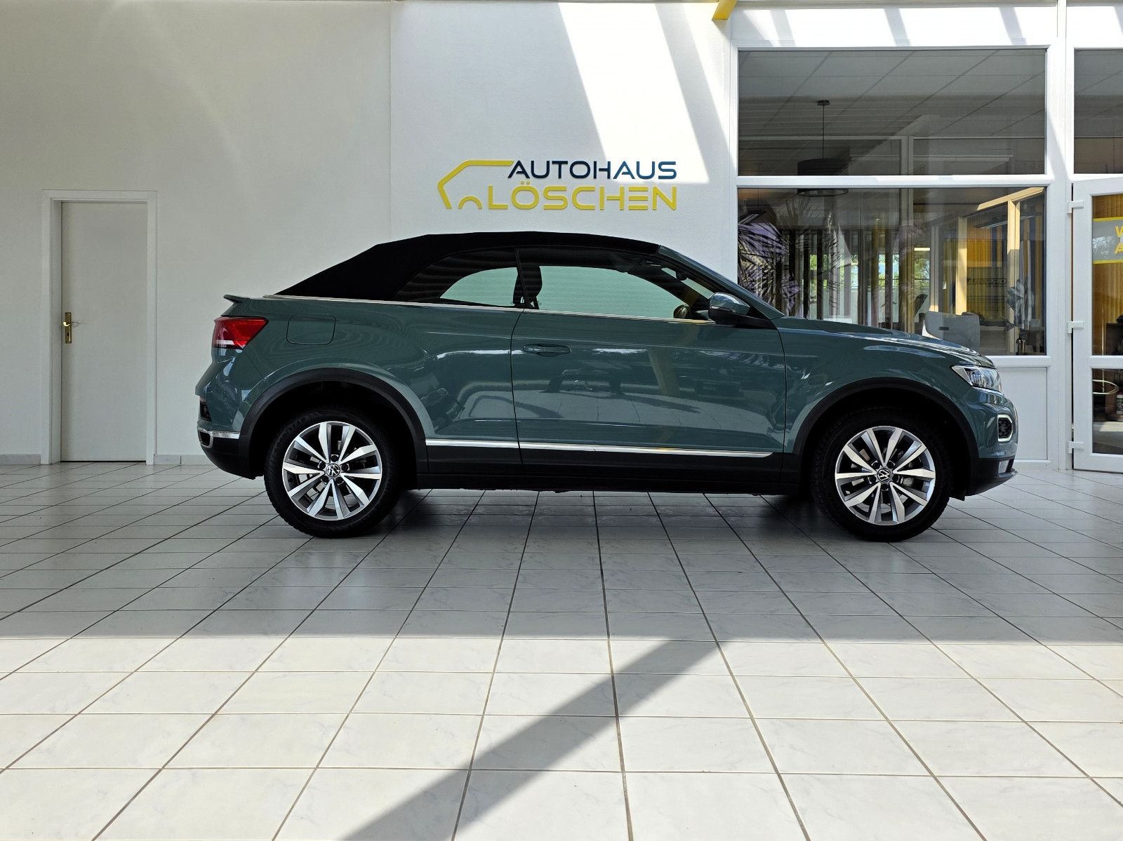Volkswagen T-Roc Style - Samsaru's Car Outlet