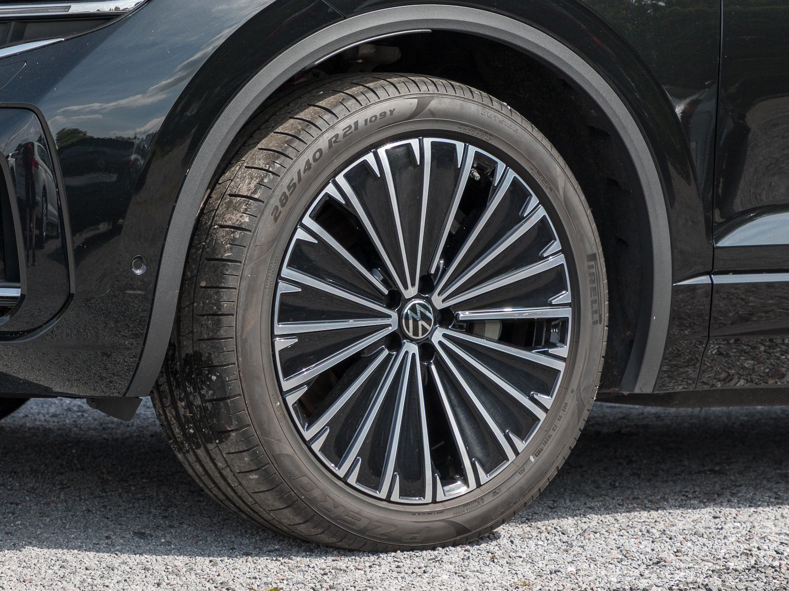 Volkswagen Touareg 3.0 TSI eHybrid 4Motion Elegance - Samsaru's Car Outlet