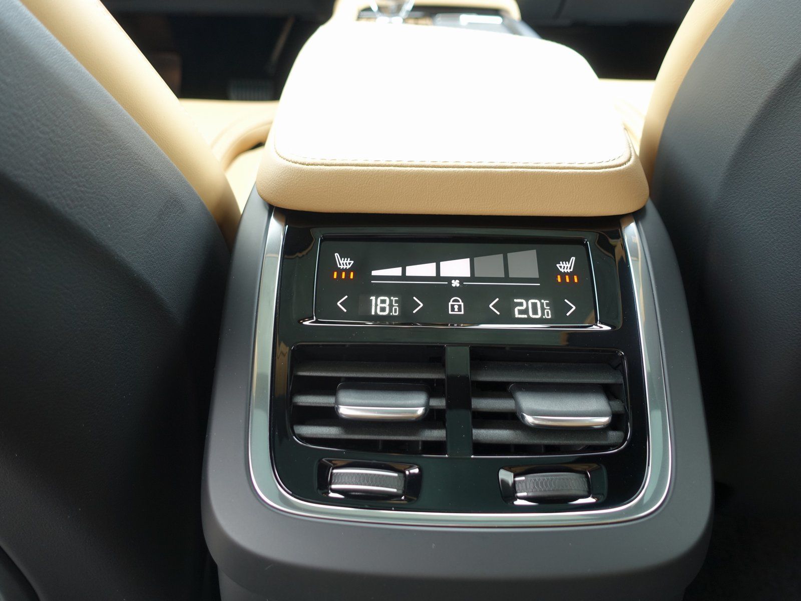 Volvo XC90 Plus Dark T8 AWD - Samsaru's Car Outlet