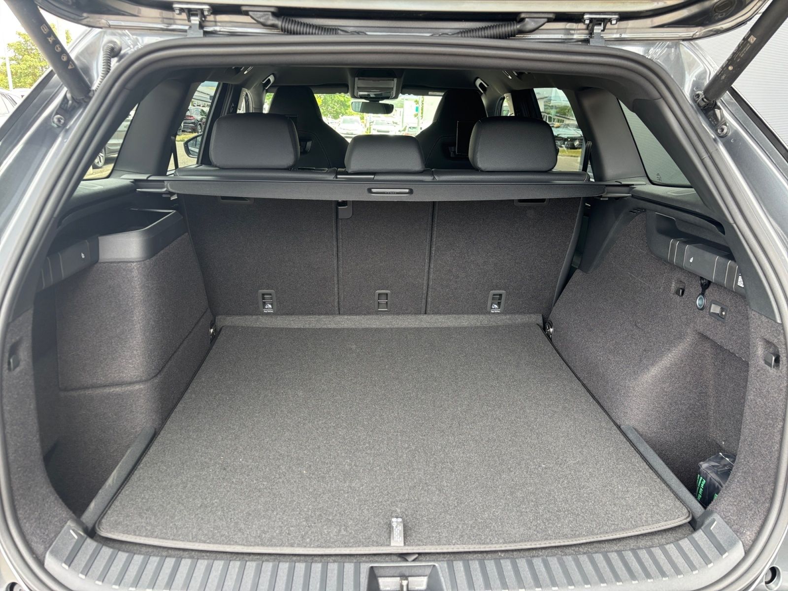 Skoda KODIAQ IV SPORTLINE 1,5TSI DSG NAVI LED AHK