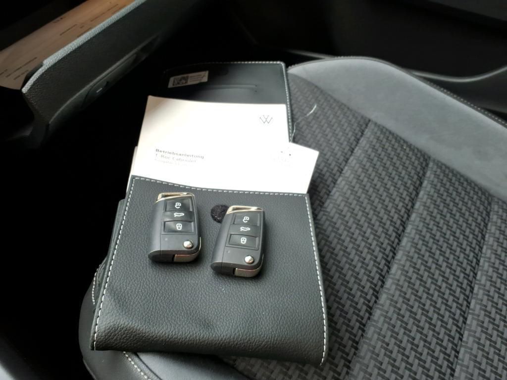 Volkswagen T-Roc R-Line 1.5 TSI - Samsaru's Car Outlet