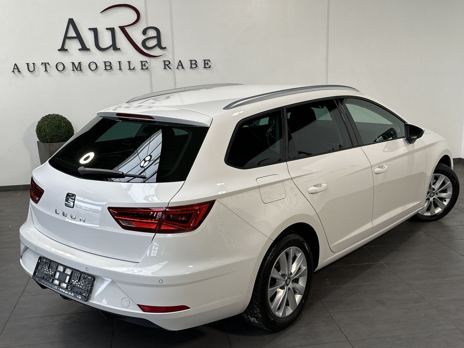 Seat Leon SpB 2.0 TDI DSG Style - Samsaru's Car Outlet