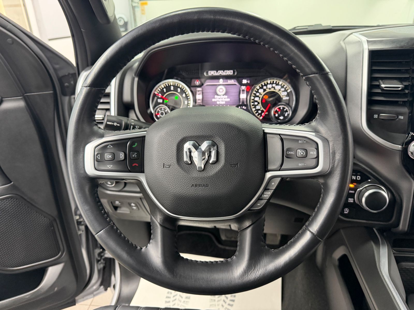 Dodge RAM 1500 5.7 4x4 eTORQUE Bigh. Crew./12"Display/