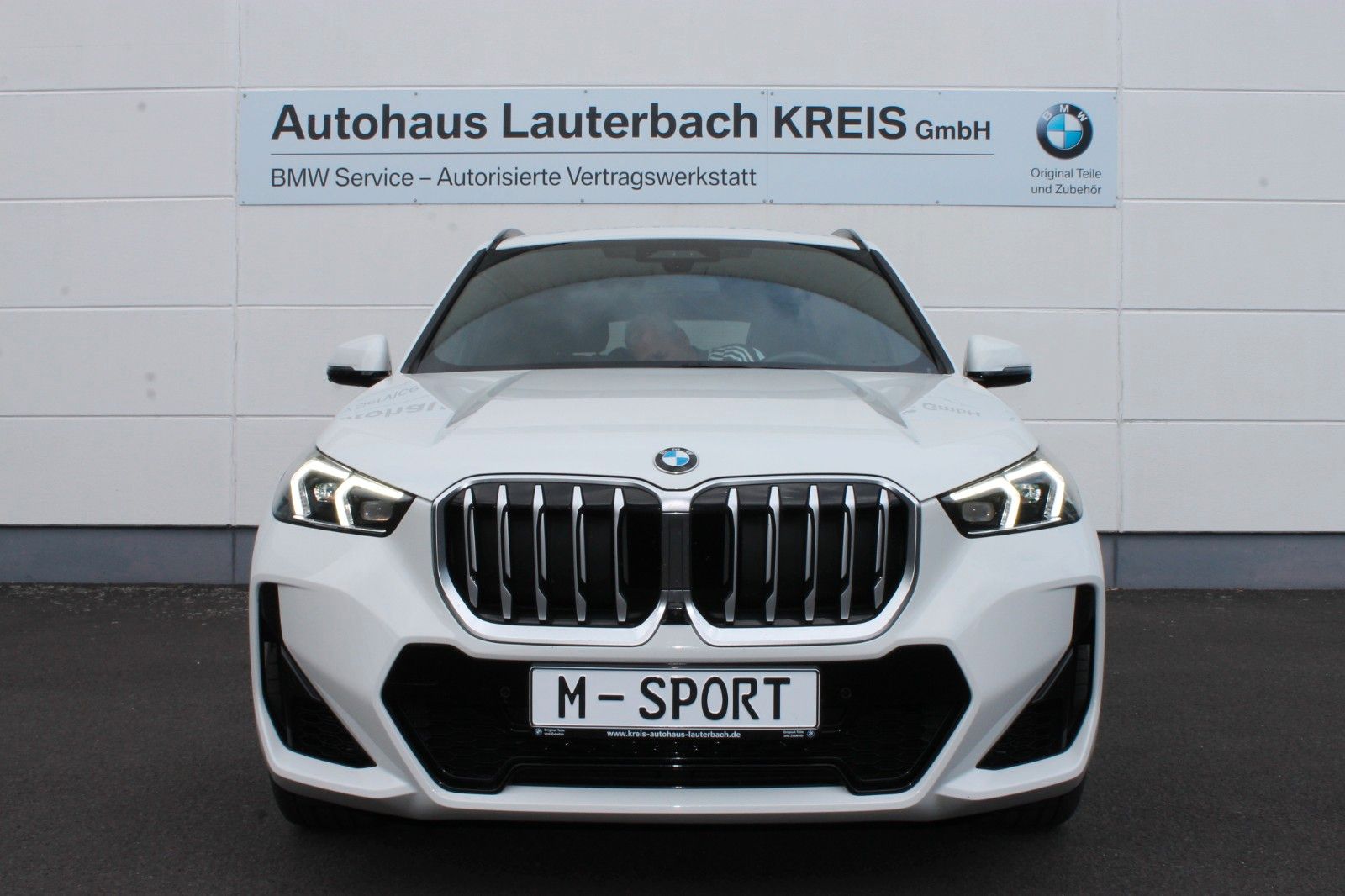 BMW X1 xDrive 23i M-Sport - Samsaru's Car Outlet