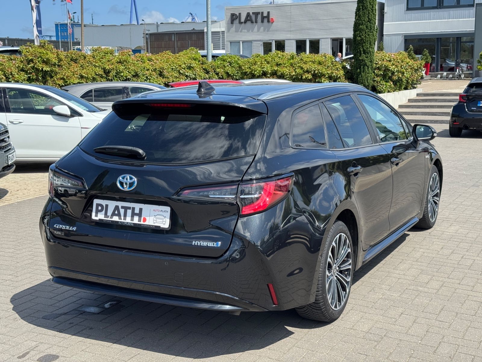 Toyota Corolla Touring Sports Hybrid Team - Samsaru's Car Outlet