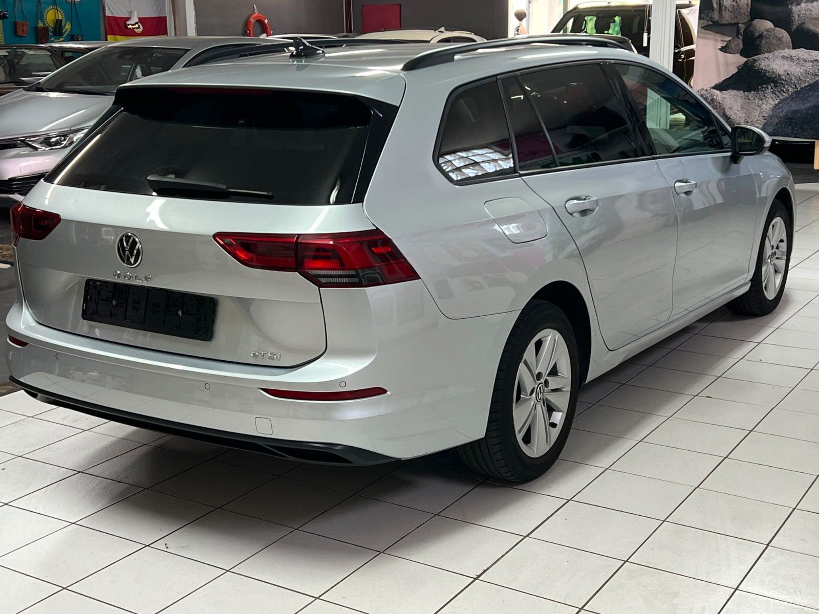 Volkswagen Golf VIII Variant Life eTSI - Samsaru's Car Outlet