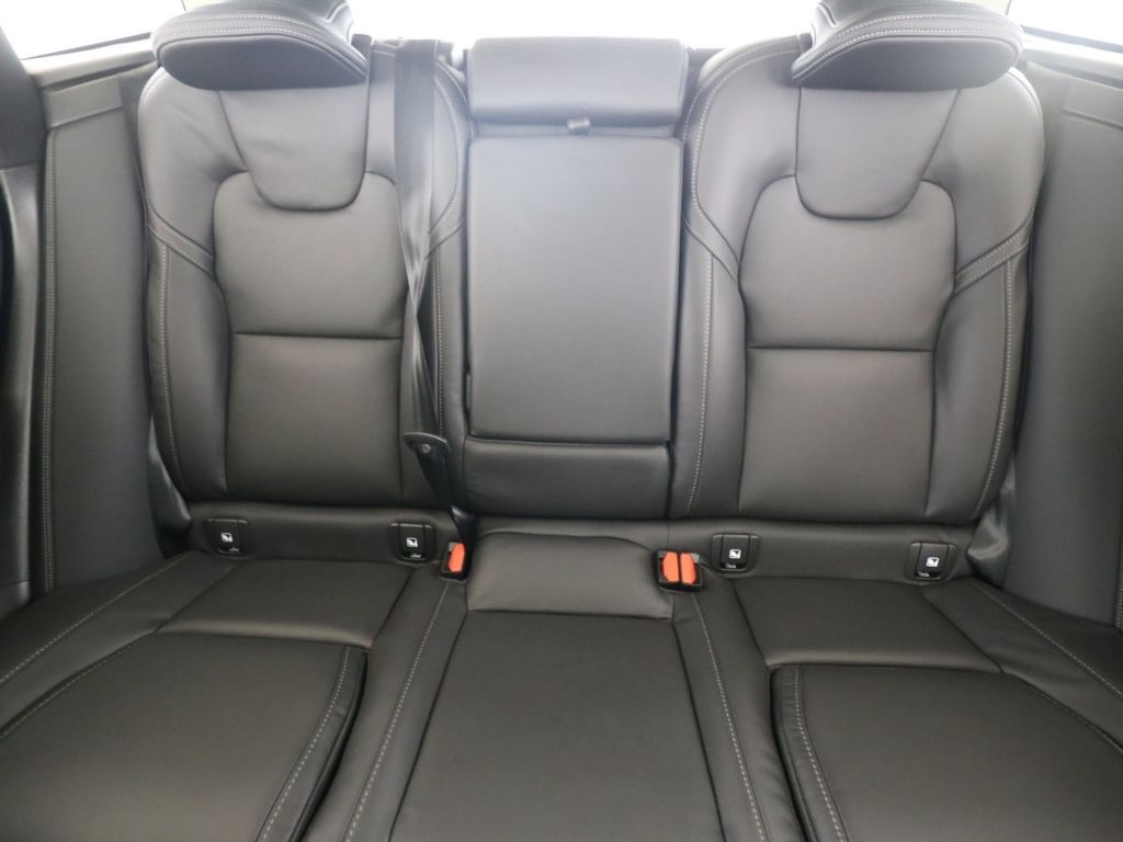 Volvo XC60 Ultra Dark AWD B5 Benzin EU6d HUD AD AHK Di