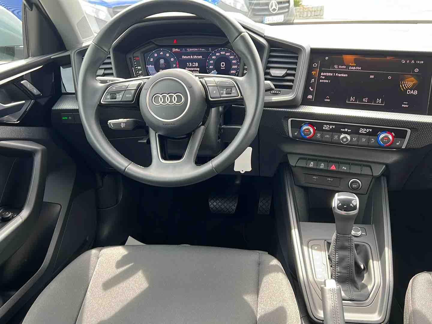 Audi A1 advanced Automatik *AppConnect, Kamera, PDC*