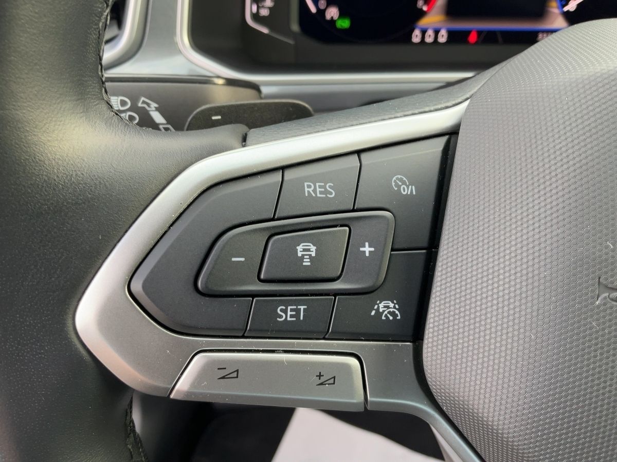 Volkswagen T-Roc - Samsaru's Car Outlet