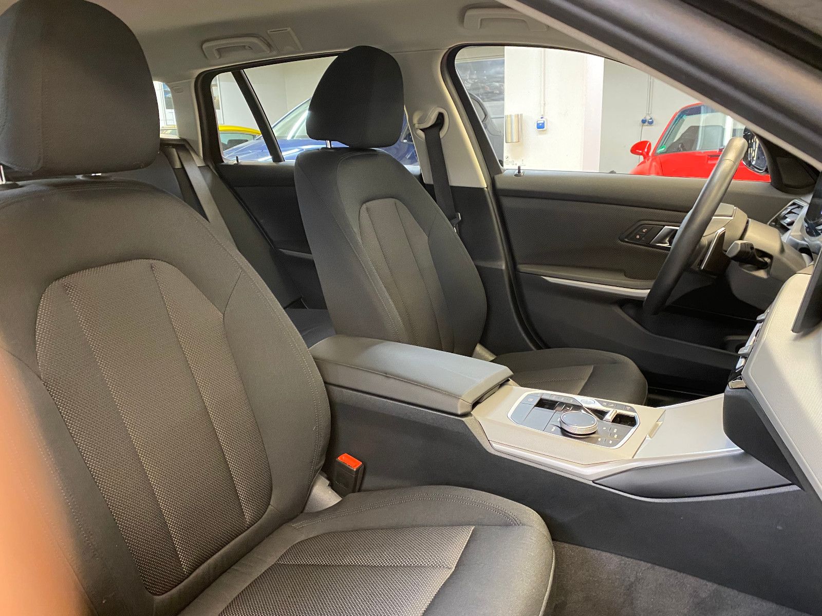 BMW 330e Touring - Samsaru's Car Outlet