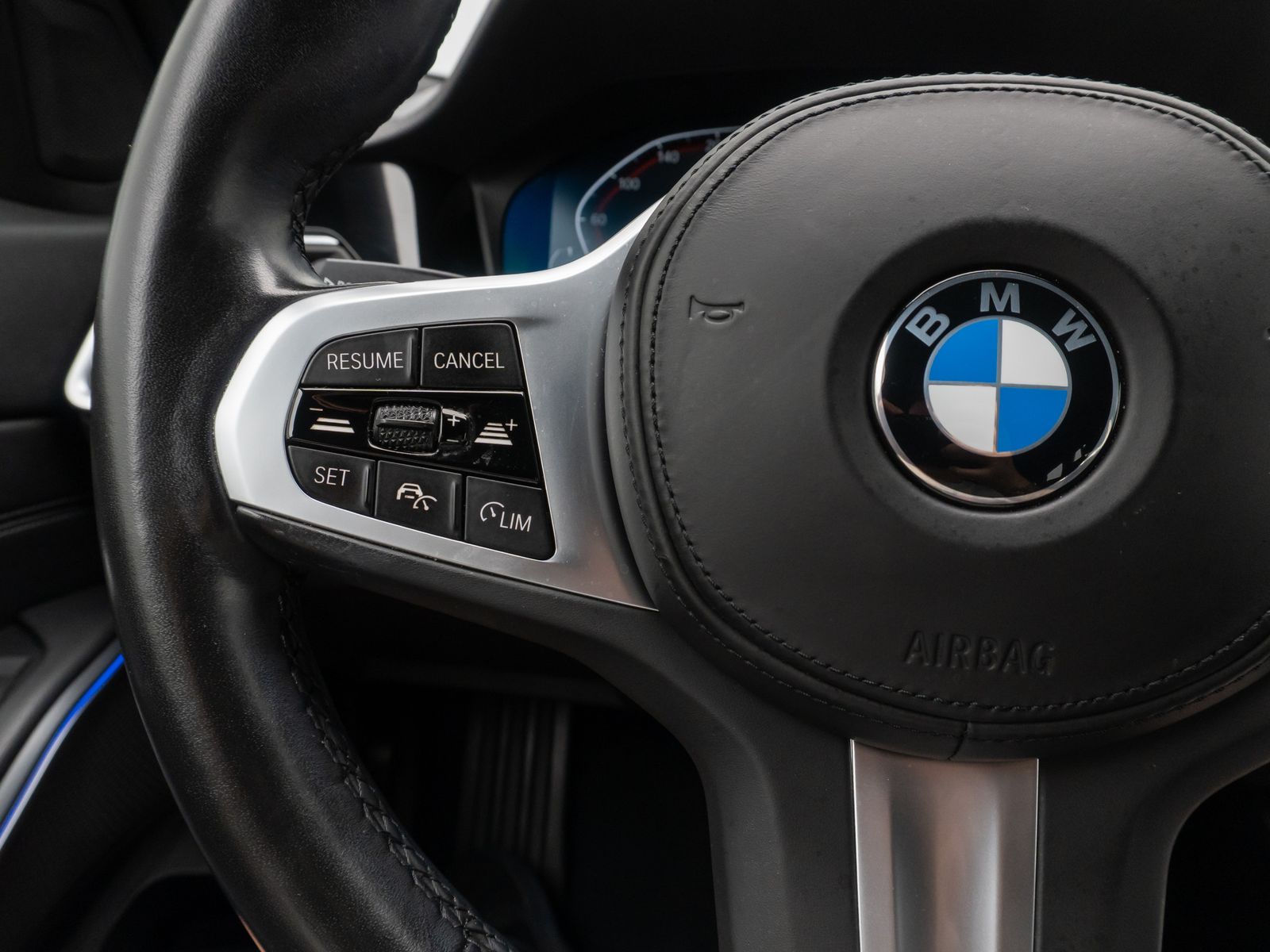 BMW 320i Sport Line - Samsaru's Car Outlet