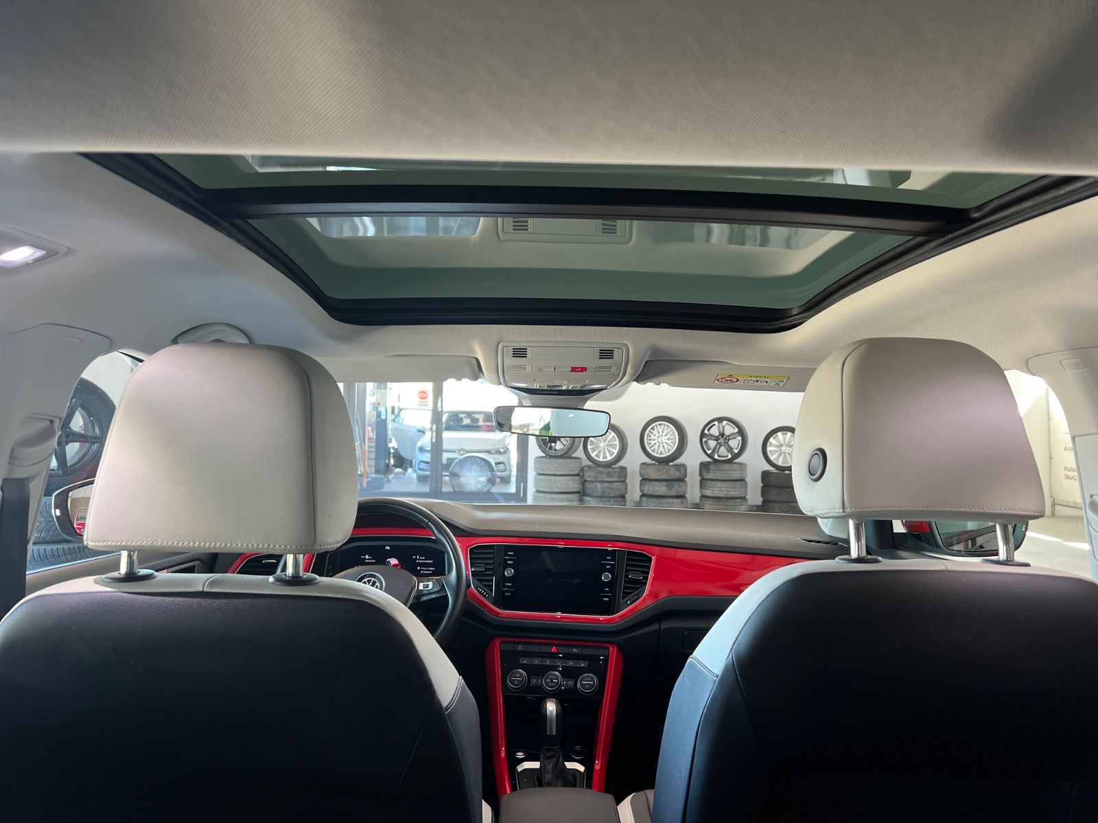 Volkswagen T-Roc 1.5 TSI Style - Samsaru's Car Outlet
